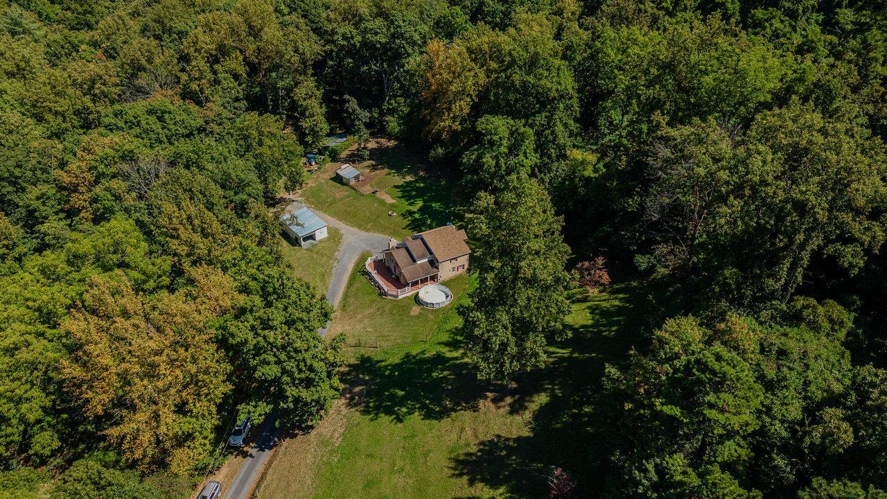 279 HELMS RD, STANLEY, Virginia 22851, 5 Bedrooms Bedrooms, ,2 BathroomsBathrooms,Residential,279 HELMS RD,674429 MLS # 674429 279 HELMS RD, STANLEY, Virginia 22851, 5 Bedrooms Bedrooms, ,2 BathroomsBathrooms,Residential,279 HELMS RD,674429 MLS # 674429