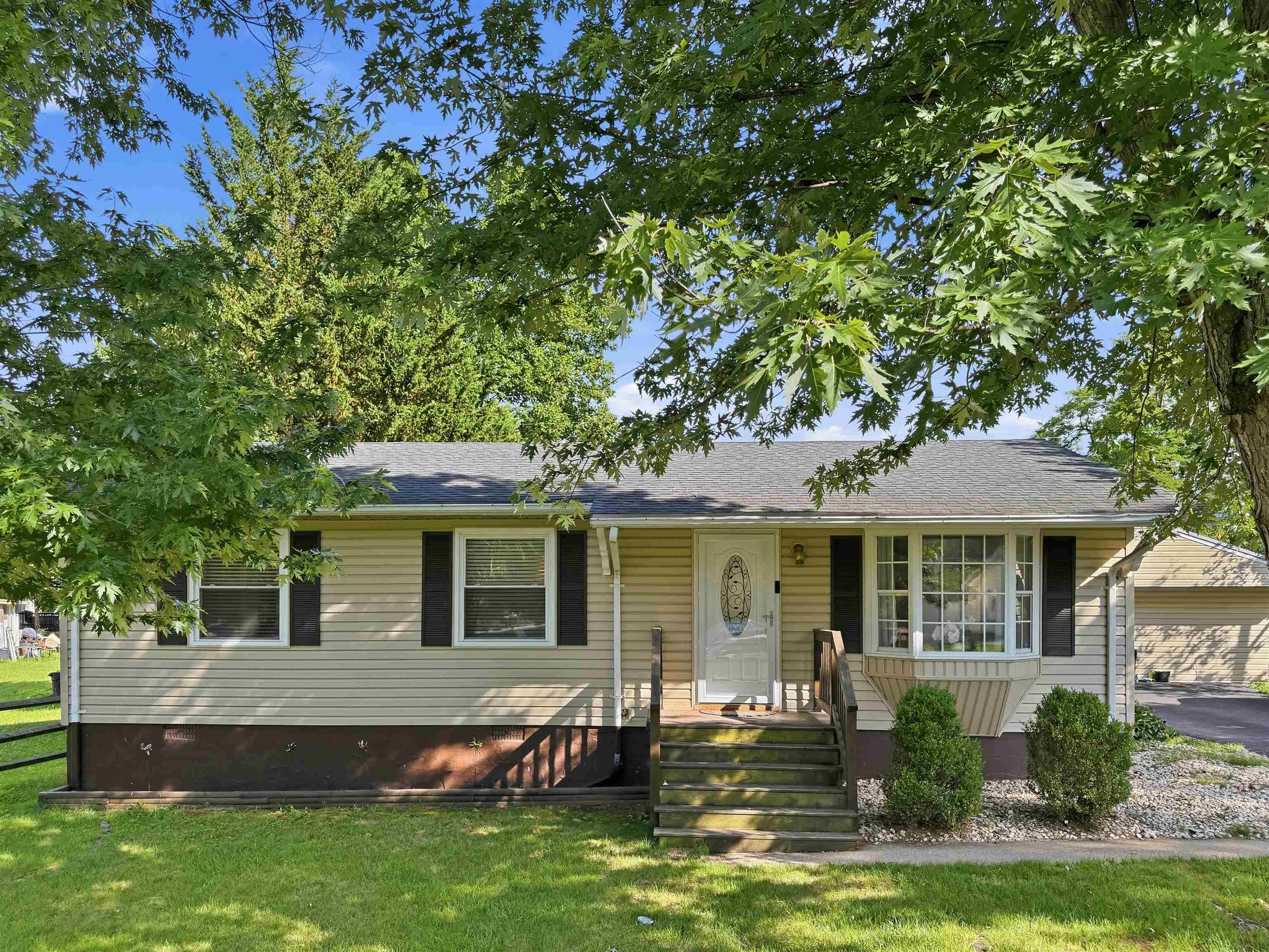 25 HAYRICK RD, WAYNESBORO, Virginia 22980, 3 Bedrooms Bedrooms, ,2 BathroomsBathrooms,Residential,25 HAYRICK RD,679473 MLS # 679473 25 HAYRICK RD, WAYNESBORO, Virginia 22980, 3 Bedrooms Bedrooms, ,2 BathroomsBathrooms,Residential,25 HAYRICK RD,679473 MLS # 679473