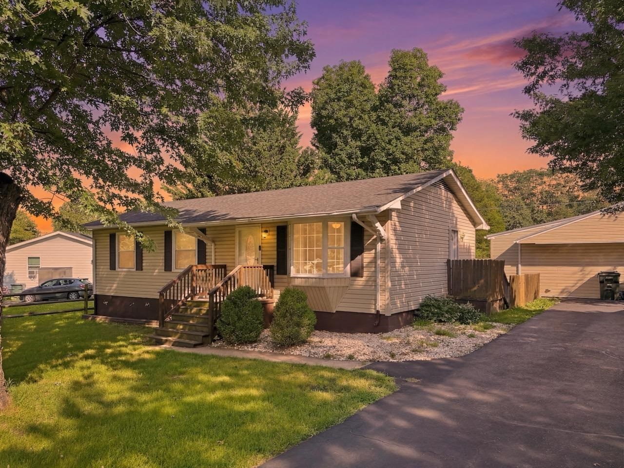 25 HAYRICK RD, WAYNESBORO, Virginia 22980, 3 Bedrooms Bedrooms, ,2 BathroomsBathrooms,Residential,25 HAYRICK RD,679473 MLS # 679473 25 HAYRICK RD, WAYNESBORO, Virginia 22980, 3 Bedrooms Bedrooms, ,2 BathroomsBathrooms,Residential,25 HAYRICK RD,679473 MLS # 679473