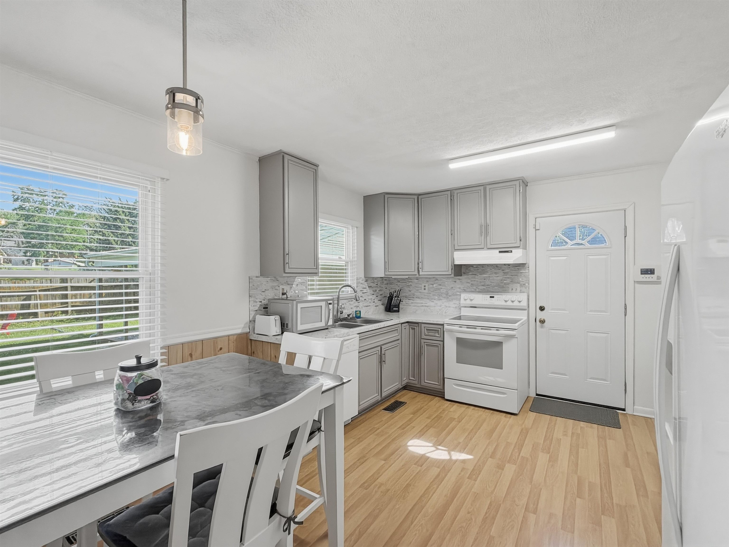 25 HAYRICK RD, WAYNESBORO, Virginia 22980, 3 Bedrooms Bedrooms, ,2 BathroomsBathrooms,Residential,25 HAYRICK RD,679473 MLS # 679473 25 HAYRICK RD, WAYNESBORO, Virginia 22980, 3 Bedrooms Bedrooms, ,2 BathroomsBathrooms,Residential,25 HAYRICK RD,679473 MLS # 679473