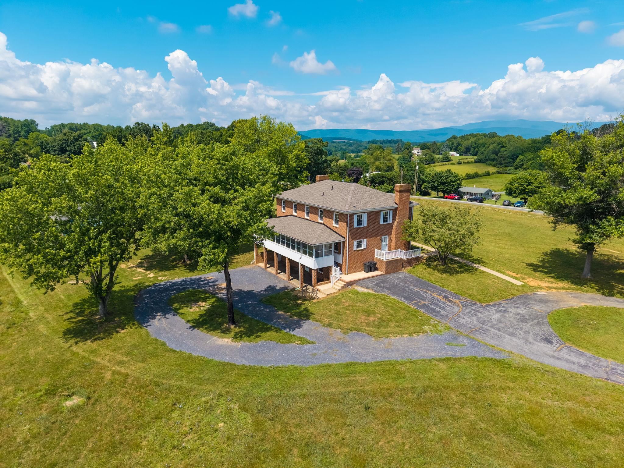 1370 MIDDLEBROOK RD, STAUNTON, Virginia 24401, 5 Bedrooms Bedrooms, ,4 BathroomsBathrooms,Residential,1370 MIDDLEBROOK RD,679487 MLS # 679487 1370 MIDDLEBROOK RD, STAUNTON, Virginia 24401, 5 Bedrooms Bedrooms, ,4 BathroomsBathrooms,Residential,1370 MIDDLEBROOK RD,679487 MLS # 679487