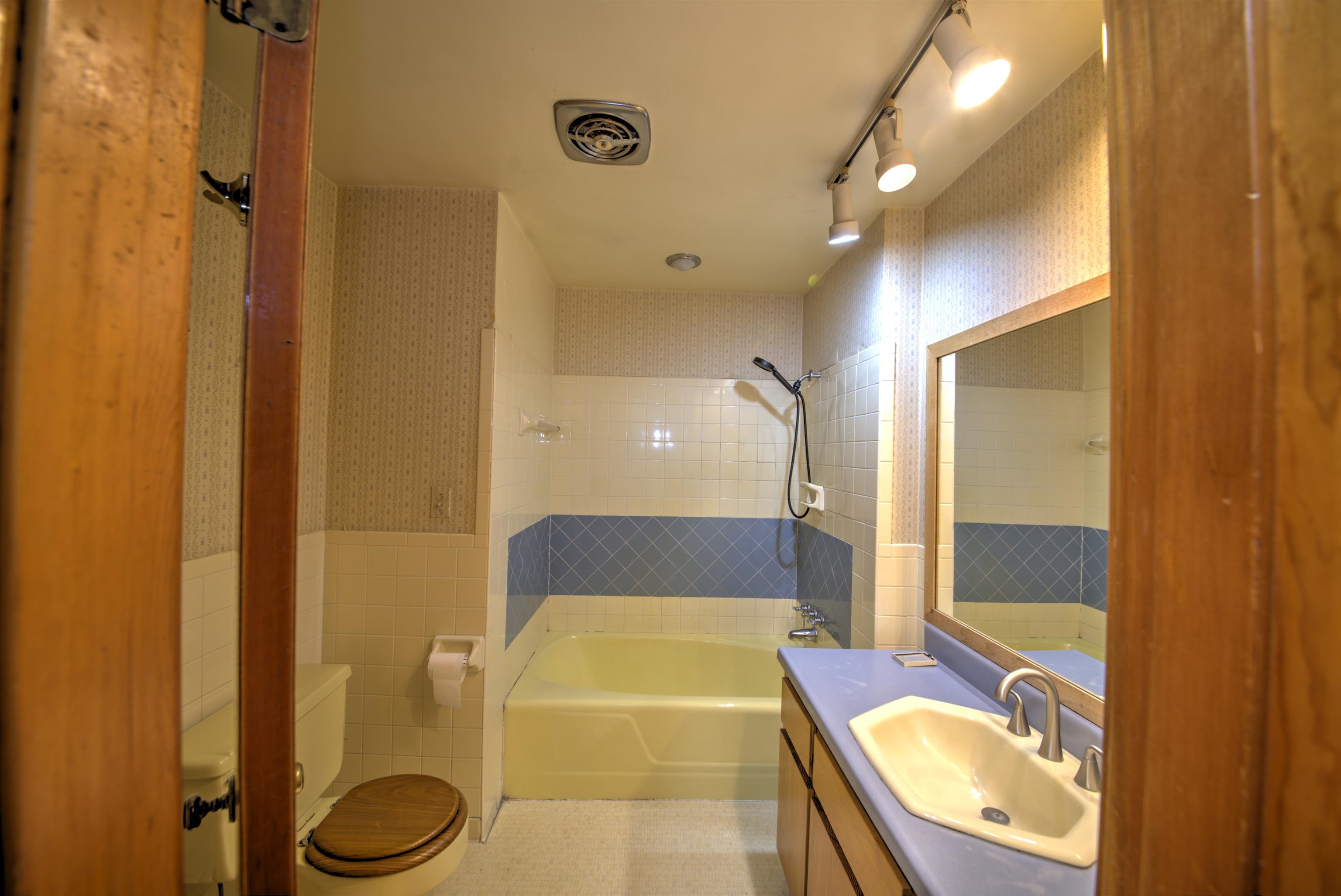 1667 LAUREL HILL RD, VERONA, Virginia 24482, 3 Bedrooms Bedrooms, ,2 BathroomsBathrooms,Residential,1667 LAUREL HILL RD,679497 MLS # 679497 1667 LAUREL HILL RD, VERONA, Virginia 24482, 3 Bedrooms Bedrooms, ,2 BathroomsBathrooms,Residential,1667 LAUREL HILL RD,679497 MLS # 679497