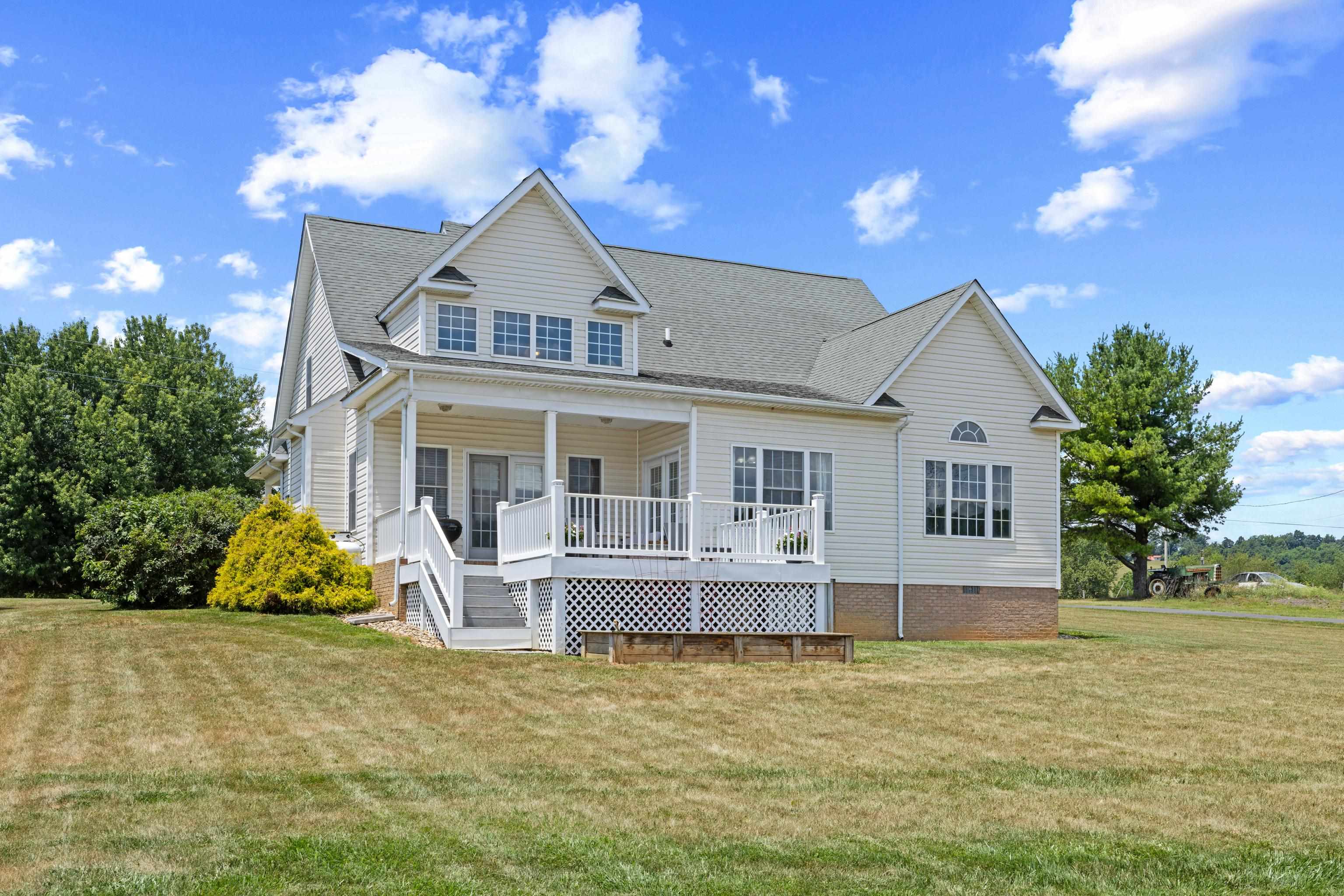 3624 OLD GREENVILLE RD, STAUNTON, Virginia 24401, 3 Bedrooms Bedrooms, ,2 BathroomsBathrooms,Residential,3624 OLD GREENVILLE RD,679506 MLS # 679506