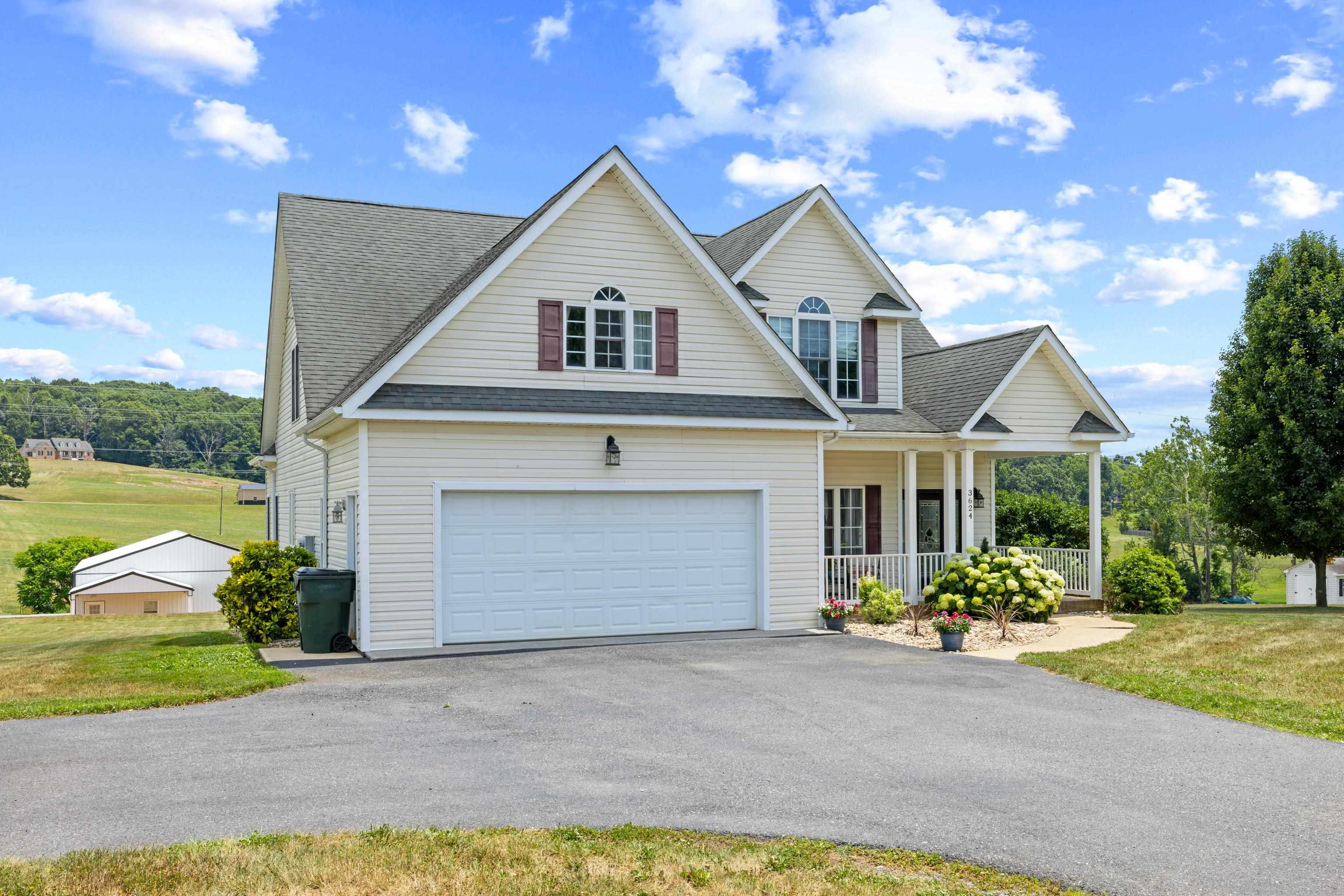 3624 OLD GREENVILLE RD, STAUNTON, Virginia 24401, 3 Bedrooms Bedrooms, ,2 BathroomsBathrooms,Residential,3624 OLD GREENVILLE RD,679506 MLS # 679506
