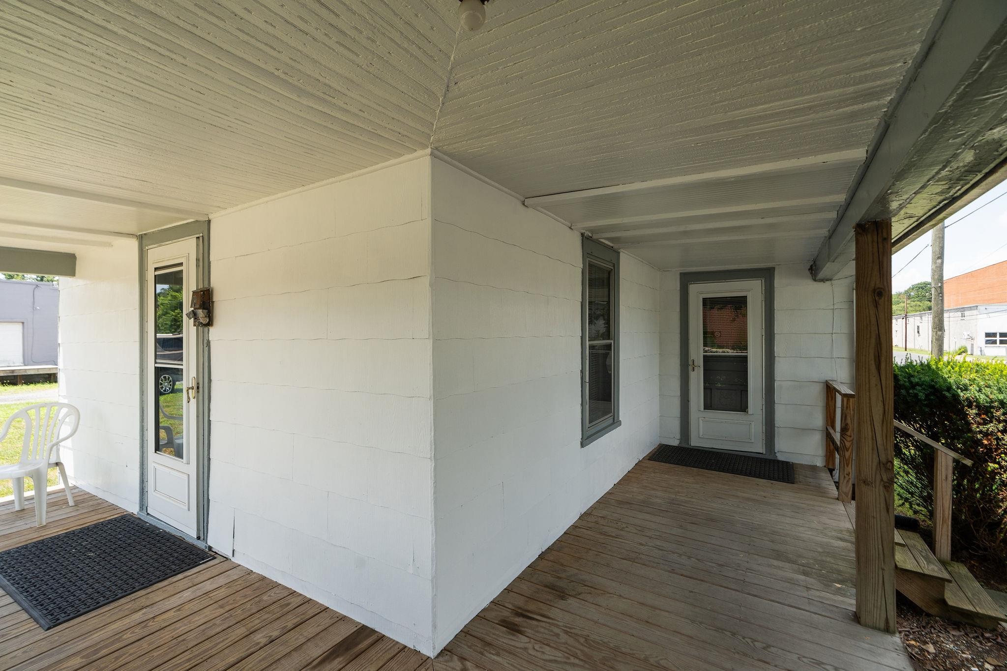489 N CHARLOTTE AVE, WAYNESBORO, Virginia 22980, 3 Bedrooms Bedrooms, ,1 BathroomBathrooms,Residential,489 N CHARLOTTE AVE,679510 MLS # 679510 489 N CHARLOTTE AVE, WAYNESBORO, Virginia 22980, 3 Bedrooms Bedrooms, ,1 BathroomBathrooms,Residential,489 N CHARLOTTE AVE,679510 MLS # 679510