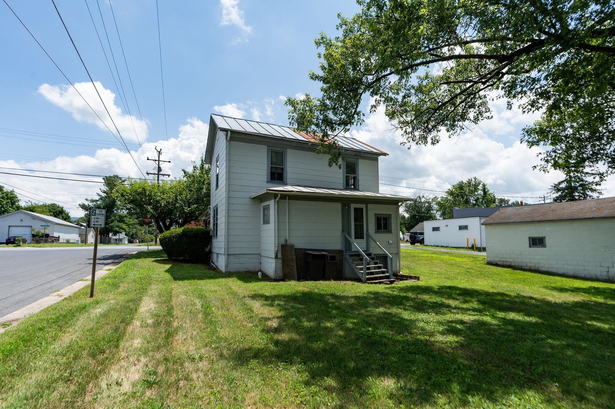 489 N CHARLOTTE AVE, WAYNESBORO, Virginia 22980, 3 Bedrooms Bedrooms, ,1 BathroomBathrooms,Residential,489 N CHARLOTTE AVE,679510 MLS # 679510 489 N CHARLOTTE AVE, WAYNESBORO, Virginia 22980, 3 Bedrooms Bedrooms, ,1 BathroomBathrooms,Residential,489 N CHARLOTTE AVE,679510 MLS # 679510