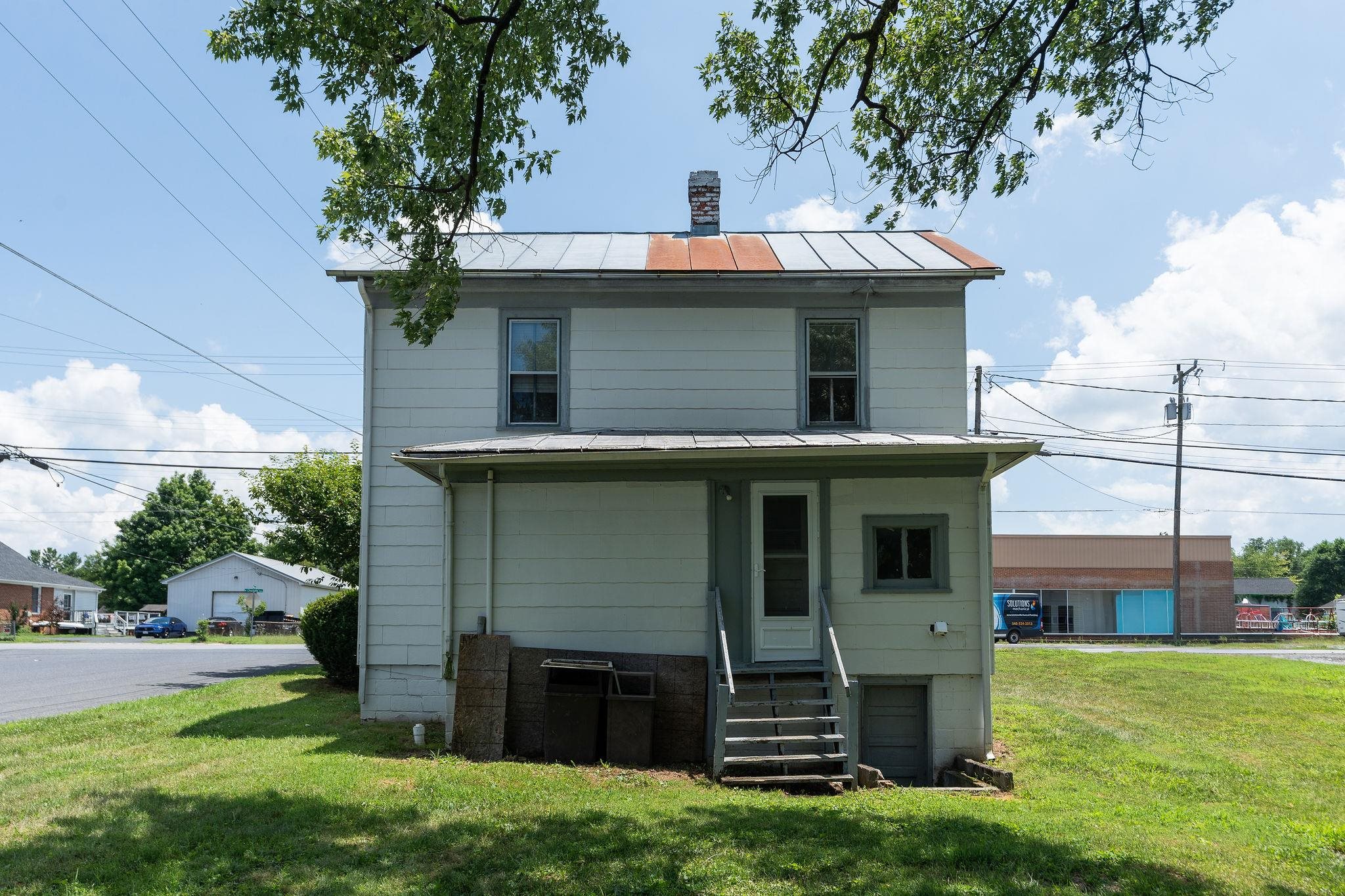 489 N CHARLOTTE AVE, WAYNESBORO, Virginia 22980, 3 Bedrooms Bedrooms, ,1 BathroomBathrooms,Residential,489 N CHARLOTTE AVE,679510 MLS # 679510 489 N CHARLOTTE AVE, WAYNESBORO, Virginia 22980, 3 Bedrooms Bedrooms, ,1 BathroomBathrooms,Residential,489 N CHARLOTTE AVE,679510 MLS # 679510