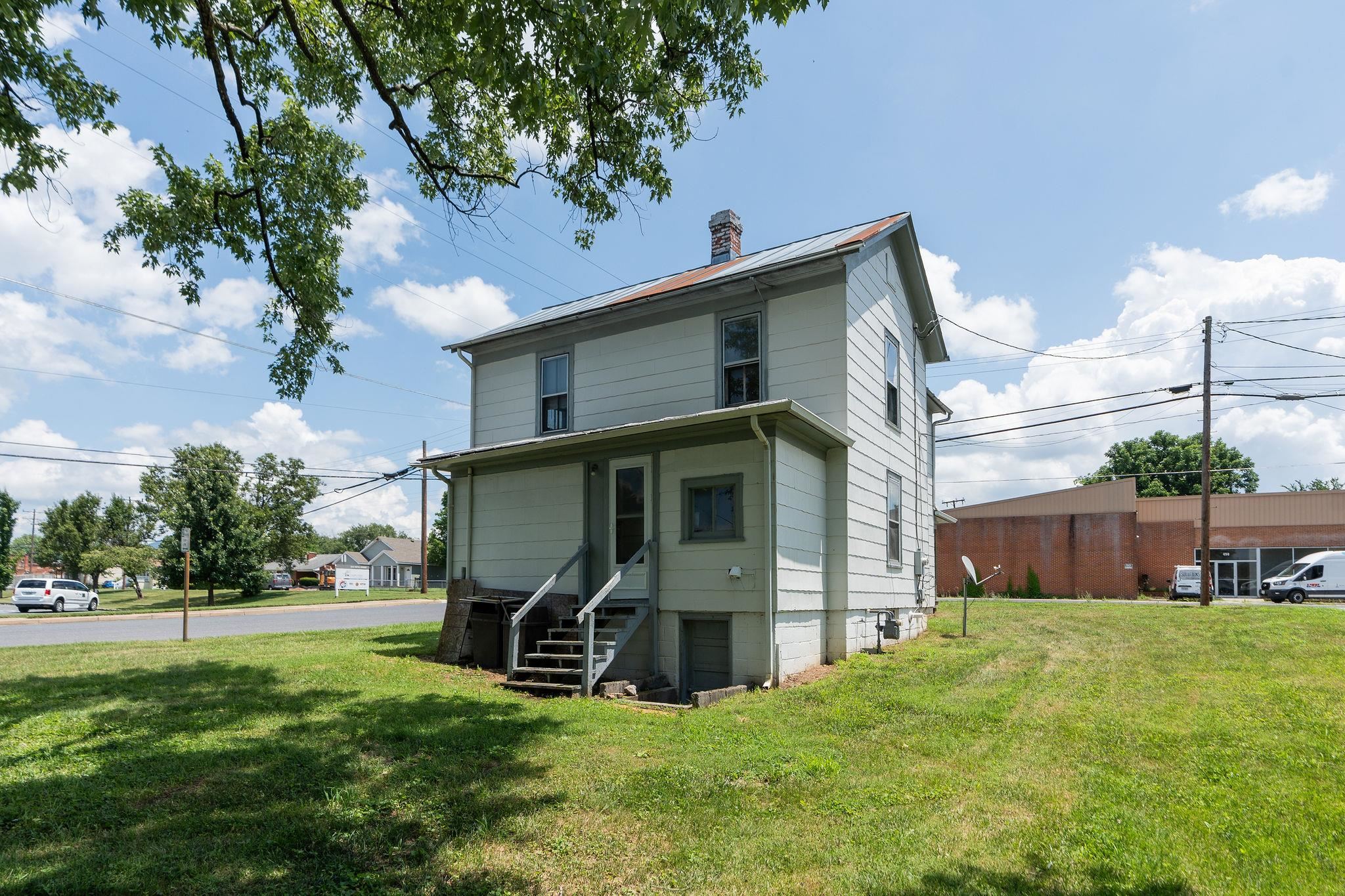 489 N CHARLOTTE AVE, WAYNESBORO, Virginia 22980, 3 Bedrooms Bedrooms, ,1 BathroomBathrooms,Residential,489 N CHARLOTTE AVE,679510 MLS # 679510 489 N CHARLOTTE AVE, WAYNESBORO, Virginia 22980, 3 Bedrooms Bedrooms, ,1 BathroomBathrooms,Residential,489 N CHARLOTTE AVE,679510 MLS # 679510