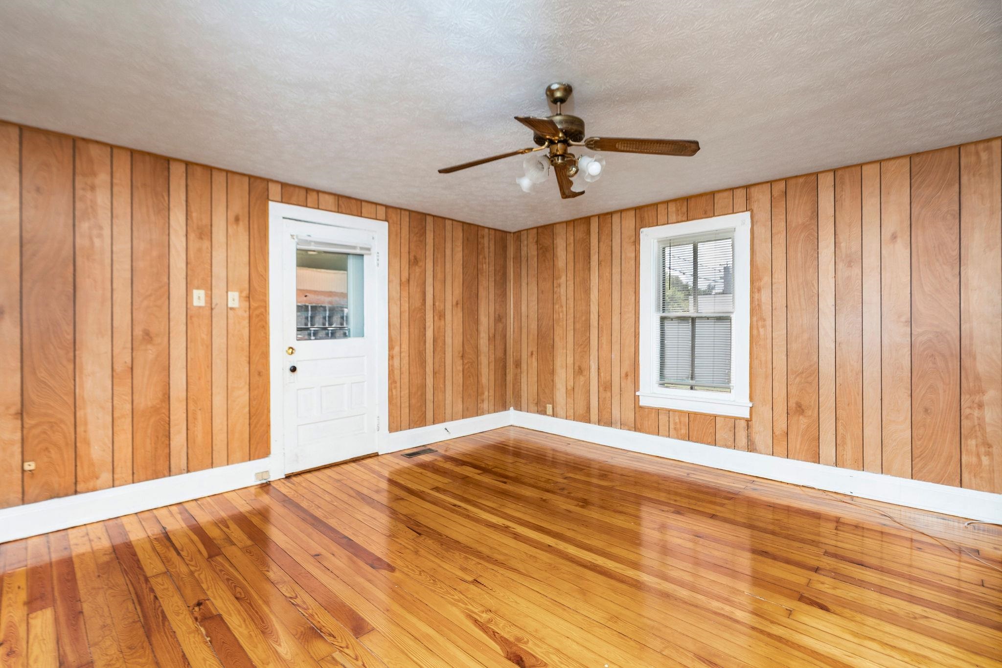 489 N CHARLOTTE AVE, WAYNESBORO, Virginia 22980, 3 Bedrooms Bedrooms, ,1 BathroomBathrooms,Residential,489 N CHARLOTTE AVE,679510 MLS # 679510 489 N CHARLOTTE AVE, WAYNESBORO, Virginia 22980, 3 Bedrooms Bedrooms, ,1 BathroomBathrooms,Residential,489 N CHARLOTTE AVE,679510 MLS # 679510