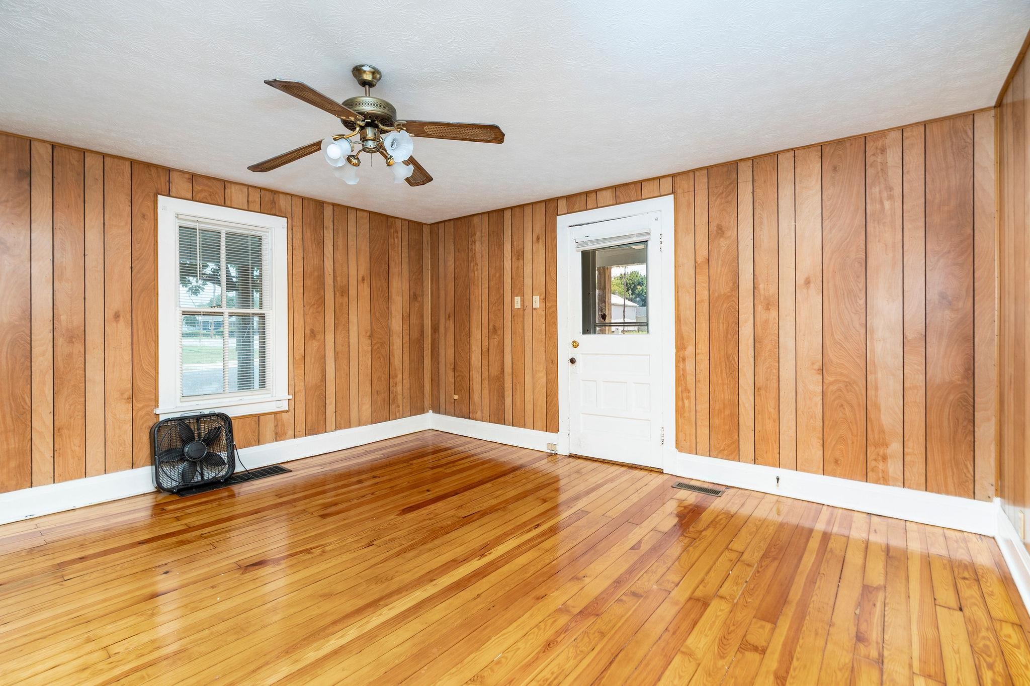 489 N CHARLOTTE AVE, WAYNESBORO, Virginia 22980, 3 Bedrooms Bedrooms, ,1 BathroomBathrooms,Residential,489 N CHARLOTTE AVE,679510 MLS # 679510 489 N CHARLOTTE AVE, WAYNESBORO, Virginia 22980, 3 Bedrooms Bedrooms, ,1 BathroomBathrooms,Residential,489 N CHARLOTTE AVE,679510 MLS # 679510