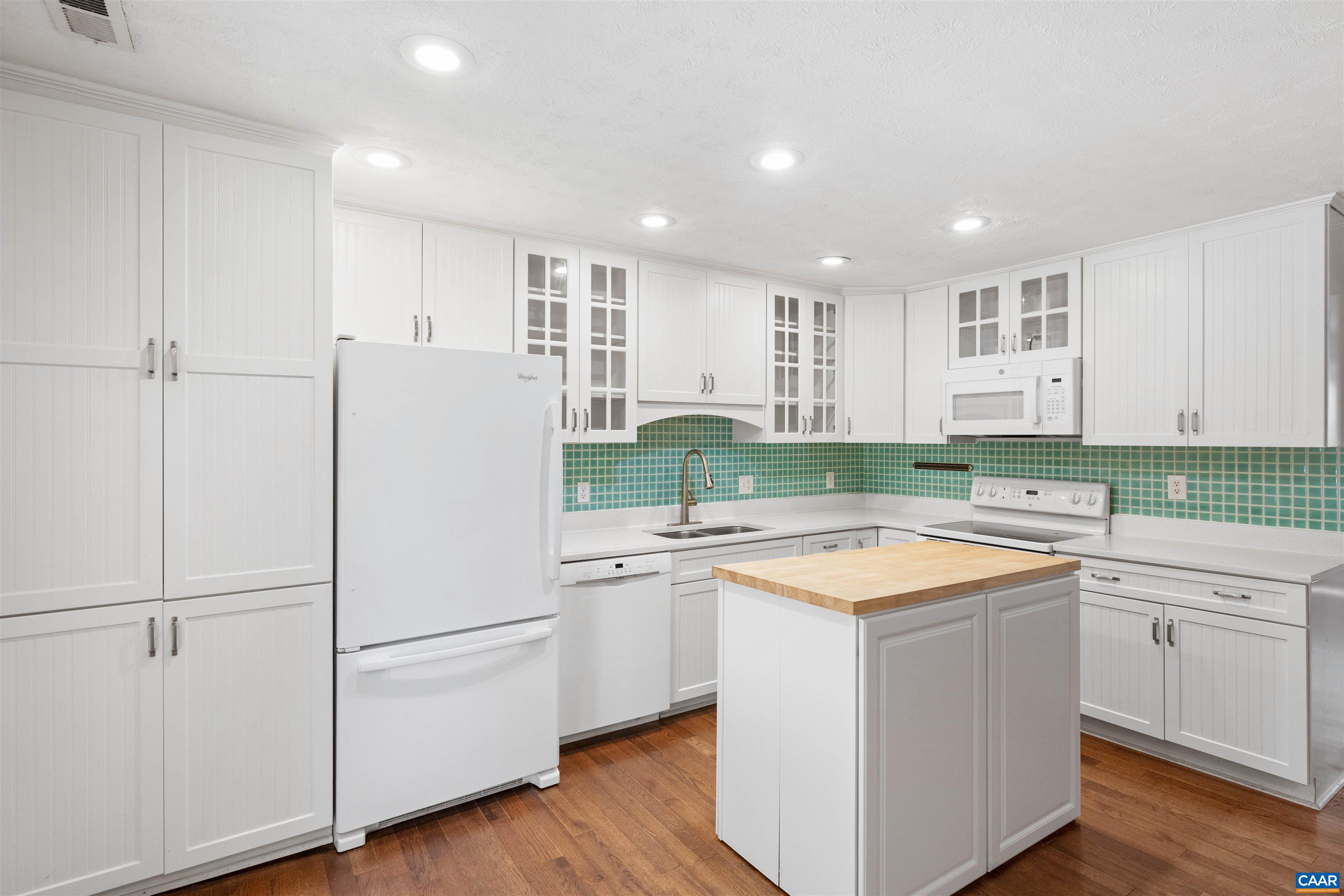 652 LOCKESLEY TER, CHARLOTTESVILLE, Virginia 22903, 3 Bedrooms Bedrooms, ,1 BathroomBathrooms,Residential,652 LOCKESLEY TER,679514 MLS # 679514 652 LOCKESLEY TER, CHARLOTTESVILLE, Virginia 22903, 3 Bedrooms Bedrooms, ,1 BathroomBathrooms,Residential,652 LOCKESLEY TER,679514 MLS # 679514