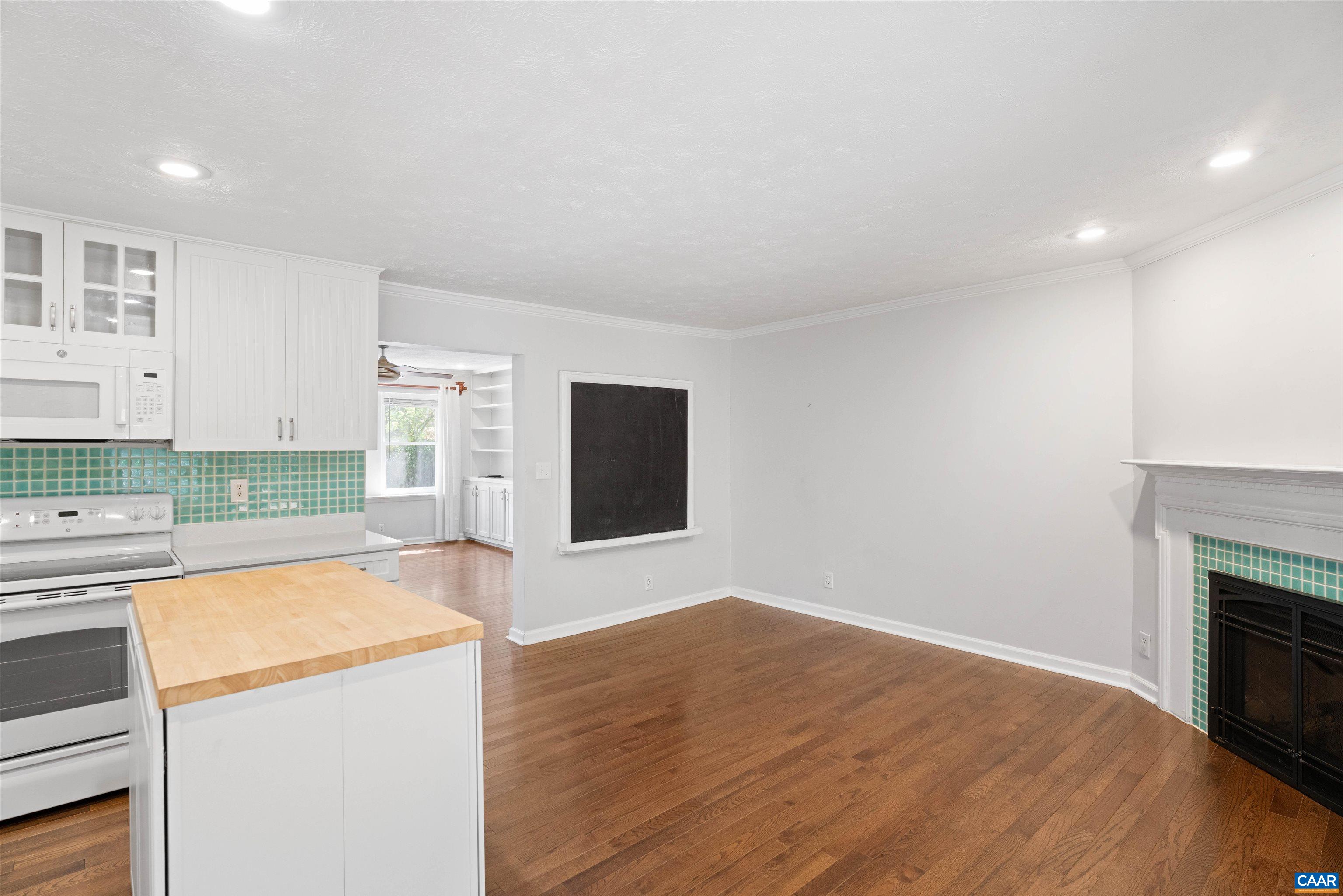 652 LOCKESLEY TER, CHARLOTTESVILLE, Virginia 22903, 3 Bedrooms Bedrooms, ,1 BathroomBathrooms,Residential,652 LOCKESLEY TER,679514 MLS # 679514 652 LOCKESLEY TER, CHARLOTTESVILLE, Virginia 22903, 3 Bedrooms Bedrooms, ,1 BathroomBathrooms,Residential,652 LOCKESLEY TER,679514 MLS # 679514