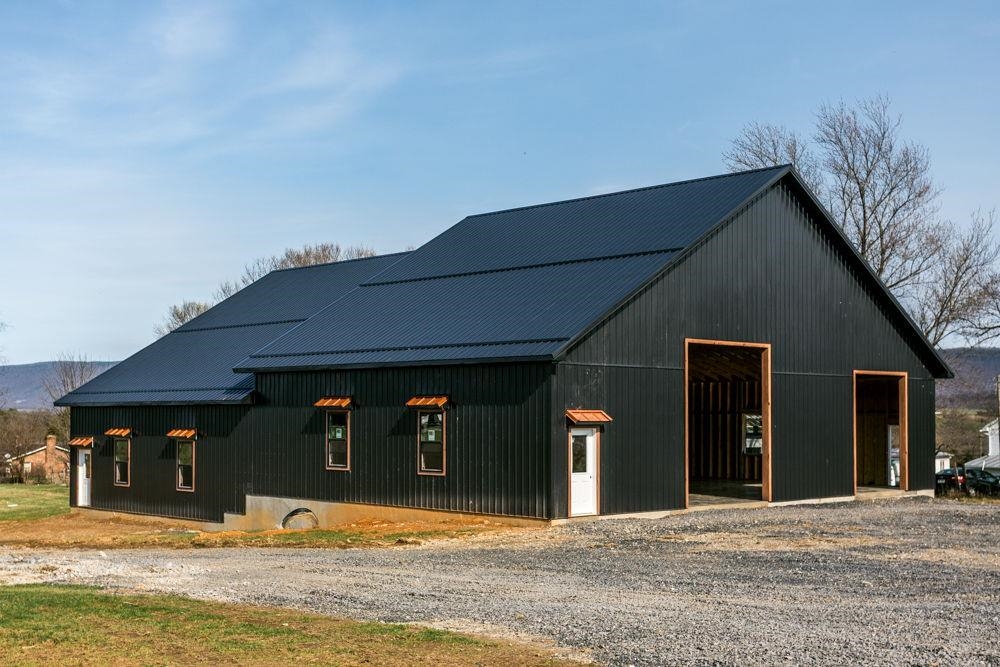 with 12'x14' door and 12'10' door. with 12'x14' door and 12'10' door.