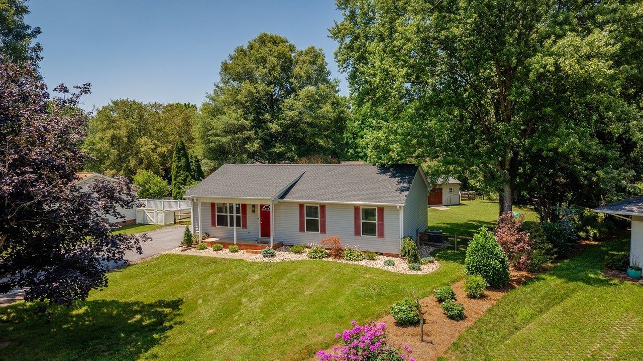 503 E RIVERSIDE DR, BRIDGEWATER, Virginia 22812, 3 Bedrooms Bedrooms, ,2 BathroomsBathrooms,Residential,503 E RIVERSIDE DR,679530 MLS # 679530 503 E RIVERSIDE DR, BRIDGEWATER, Virginia 22812, 3 Bedrooms Bedrooms, ,2 BathroomsBathrooms,Residential,503 E RIVERSIDE DR,679530 MLS # 679530
