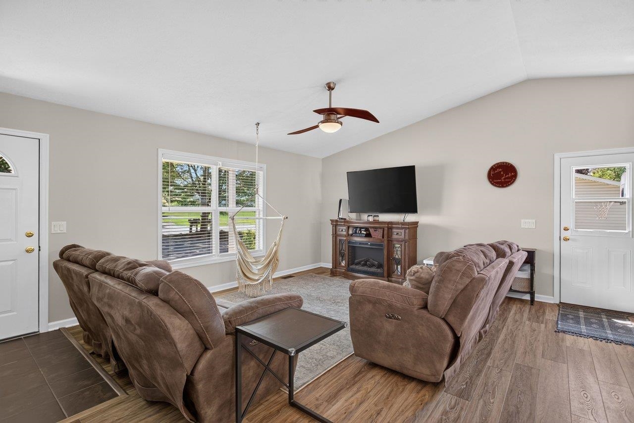 503 E RIVERSIDE DR, BRIDGEWATER, Virginia 22812, 3 Bedrooms Bedrooms, ,2 BathroomsBathrooms,Residential,503 E RIVERSIDE DR,679530 MLS # 679530 503 E RIVERSIDE DR, BRIDGEWATER, Virginia 22812, 3 Bedrooms Bedrooms, ,2 BathroomsBathrooms,Residential,503 E RIVERSIDE DR,679530 MLS # 679530