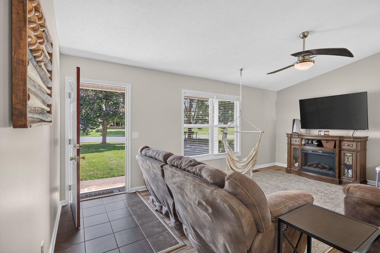 503 E RIVERSIDE DR, BRIDGEWATER, Virginia 22812, 3 Bedrooms Bedrooms, ,2 BathroomsBathrooms,Residential,503 E RIVERSIDE DR,679530 MLS # 679530 503 E RIVERSIDE DR, BRIDGEWATER, Virginia 22812, 3 Bedrooms Bedrooms, ,2 BathroomsBathrooms,Residential,503 E RIVERSIDE DR,679530 MLS # 679530