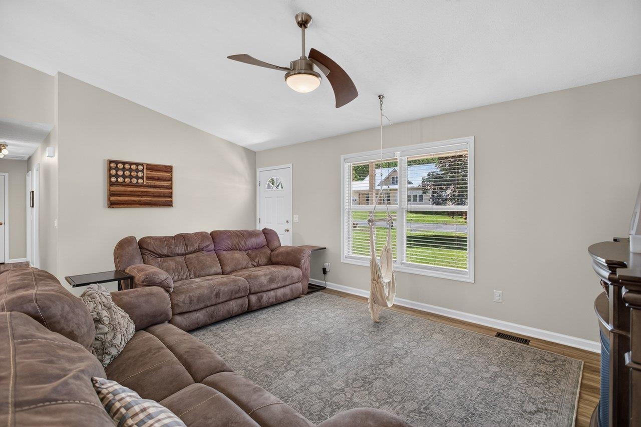 503 E RIVERSIDE DR, BRIDGEWATER, Virginia 22812, 3 Bedrooms Bedrooms, ,2 BathroomsBathrooms,Residential,503 E RIVERSIDE DR,679530 MLS # 679530 503 E RIVERSIDE DR, BRIDGEWATER, Virginia 22812, 3 Bedrooms Bedrooms, ,2 BathroomsBathrooms,Residential,503 E RIVERSIDE DR,679530 MLS # 679530