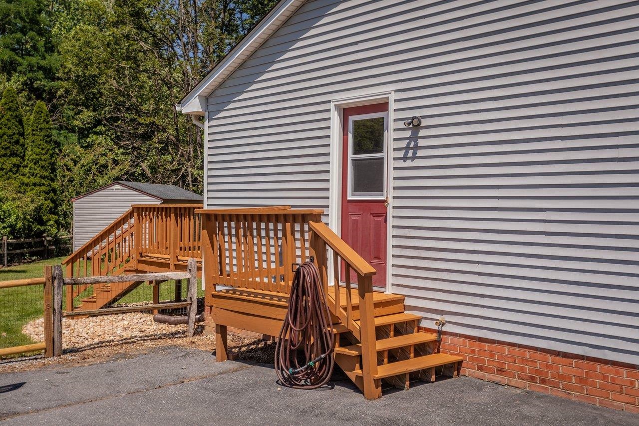 503 E RIVERSIDE DR, BRIDGEWATER, Virginia 22812, 3 Bedrooms Bedrooms, ,2 BathroomsBathrooms,Residential,503 E RIVERSIDE DR,679530 MLS # 679530 503 E RIVERSIDE DR, BRIDGEWATER, Virginia 22812, 3 Bedrooms Bedrooms, ,2 BathroomsBathrooms,Residential,503 E RIVERSIDE DR,679530 MLS # 679530