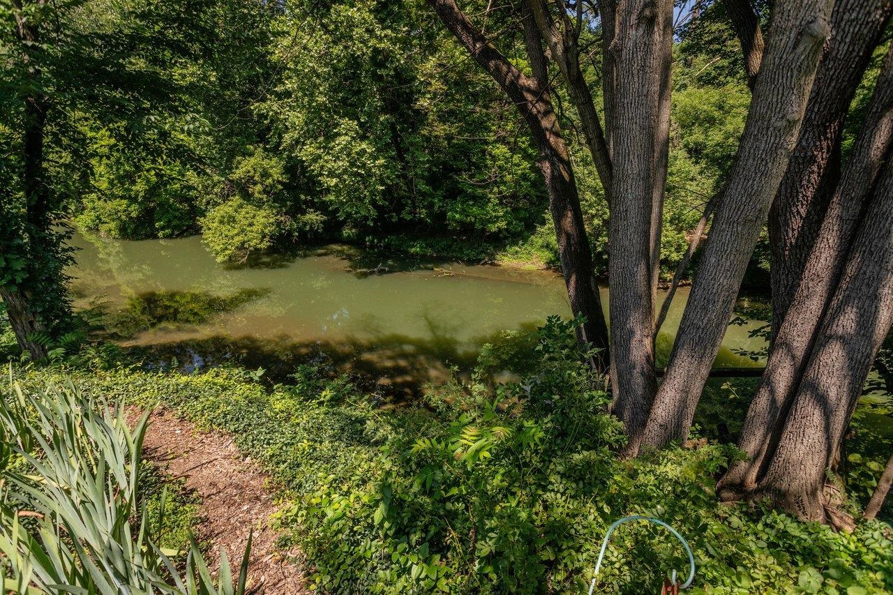 503 E RIVERSIDE DR, BRIDGEWATER, Virginia 22812, 3 Bedrooms Bedrooms, ,2 BathroomsBathrooms,Residential,503 E RIVERSIDE DR,679530 MLS # 679530 503 E RIVERSIDE DR, BRIDGEWATER, Virginia 22812, 3 Bedrooms Bedrooms, ,2 BathroomsBathrooms,Residential,503 E RIVERSIDE DR,679530 MLS # 679530