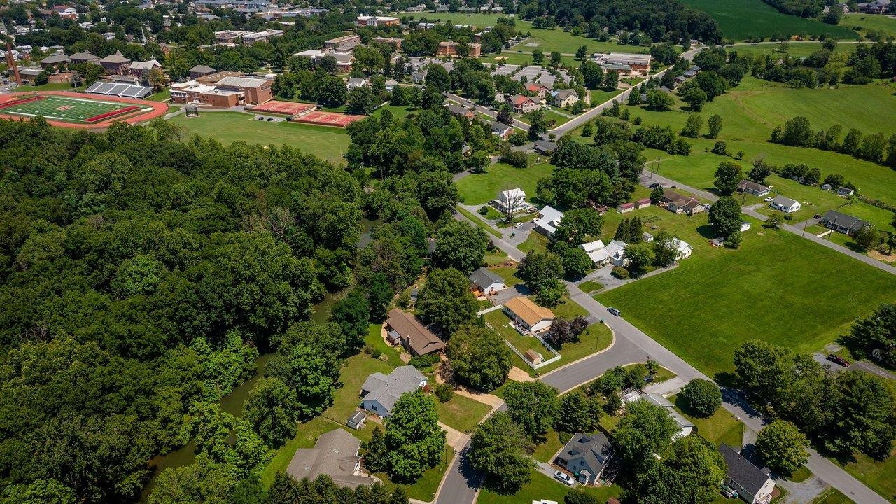 503 E RIVERSIDE DR, BRIDGEWATER, Virginia 22812, 3 Bedrooms Bedrooms, ,2 BathroomsBathrooms,Residential,503 E RIVERSIDE DR,679530 MLS # 679530 503 E RIVERSIDE DR, BRIDGEWATER, Virginia 22812, 3 Bedrooms Bedrooms, ,2 BathroomsBathrooms,Residential,503 E RIVERSIDE DR,679530 MLS # 679530