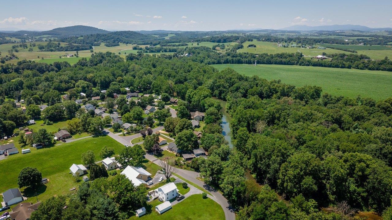 503 E RIVERSIDE DR, BRIDGEWATER, Virginia 22812, 3 Bedrooms Bedrooms, ,2 BathroomsBathrooms,Residential,503 E RIVERSIDE DR,679530 MLS # 679530 503 E RIVERSIDE DR, BRIDGEWATER, Virginia 22812, 3 Bedrooms Bedrooms, ,2 BathroomsBathrooms,Residential,503 E RIVERSIDE DR,679530 MLS # 679530