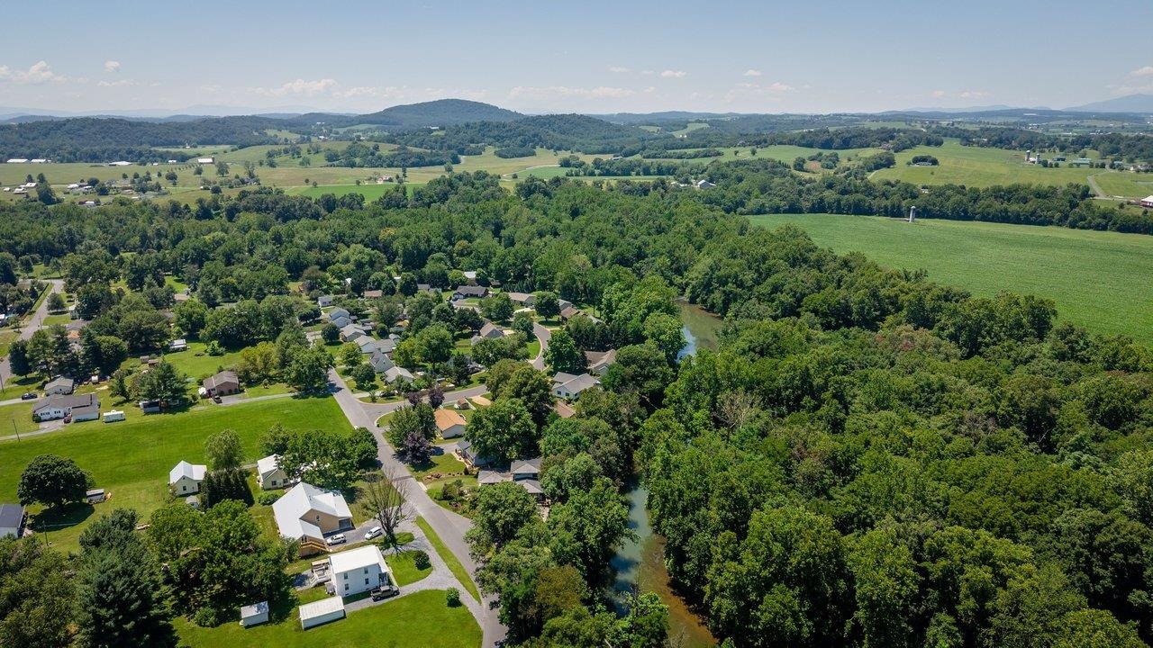 503 E RIVERSIDE DR, BRIDGEWATER, Virginia 22812, 3 Bedrooms Bedrooms, ,2 BathroomsBathrooms,Residential,503 E RIVERSIDE DR,679530 MLS # 679530 503 E RIVERSIDE DR, BRIDGEWATER, Virginia 22812, 3 Bedrooms Bedrooms, ,2 BathroomsBathrooms,Residential,503 E RIVERSIDE DR,679530 MLS # 679530