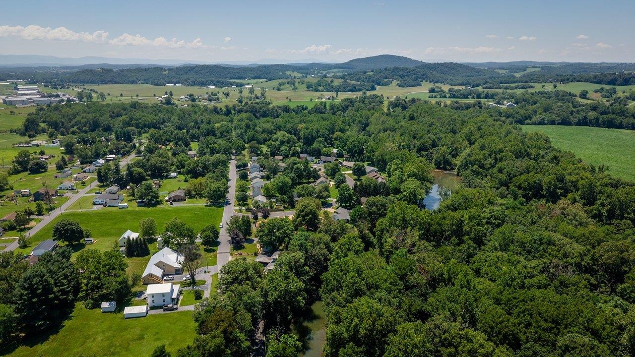 503 E RIVERSIDE DR, BRIDGEWATER, Virginia 22812, 3 Bedrooms Bedrooms, ,2 BathroomsBathrooms,Residential,503 E RIVERSIDE DR,679530 MLS # 679530 503 E RIVERSIDE DR, BRIDGEWATER, Virginia 22812, 3 Bedrooms Bedrooms, ,2 BathroomsBathrooms,Residential,503 E RIVERSIDE DR,679530 MLS # 679530
