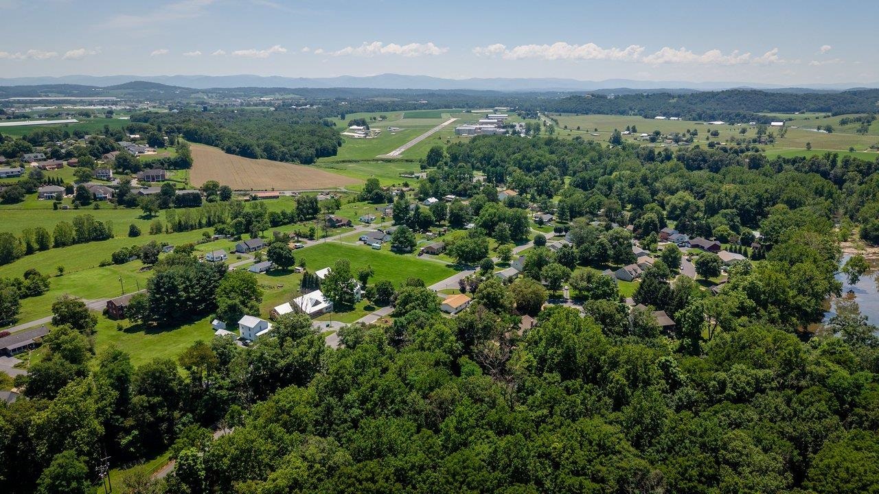 503 E RIVERSIDE DR, BRIDGEWATER, Virginia 22812, 3 Bedrooms Bedrooms, ,2 BathroomsBathrooms,Residential,503 E RIVERSIDE DR,679530 MLS # 679530 503 E RIVERSIDE DR, BRIDGEWATER, Virginia 22812, 3 Bedrooms Bedrooms, ,2 BathroomsBathrooms,Residential,503 E RIVERSIDE DR,679530 MLS # 679530