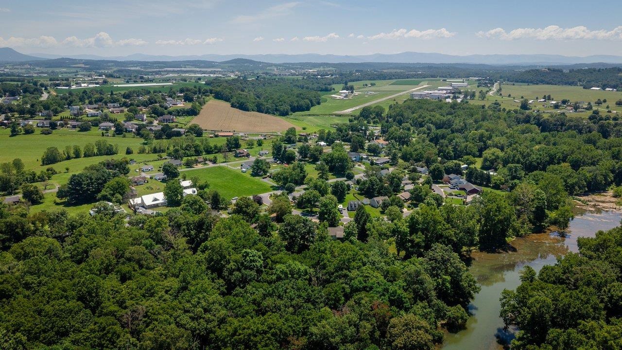 503 E RIVERSIDE DR, BRIDGEWATER, Virginia 22812, 3 Bedrooms Bedrooms, ,2 BathroomsBathrooms,Residential,503 E RIVERSIDE DR,679530 MLS # 679530 503 E RIVERSIDE DR, BRIDGEWATER, Virginia 22812, 3 Bedrooms Bedrooms, ,2 BathroomsBathrooms,Residential,503 E RIVERSIDE DR,679530 MLS # 679530