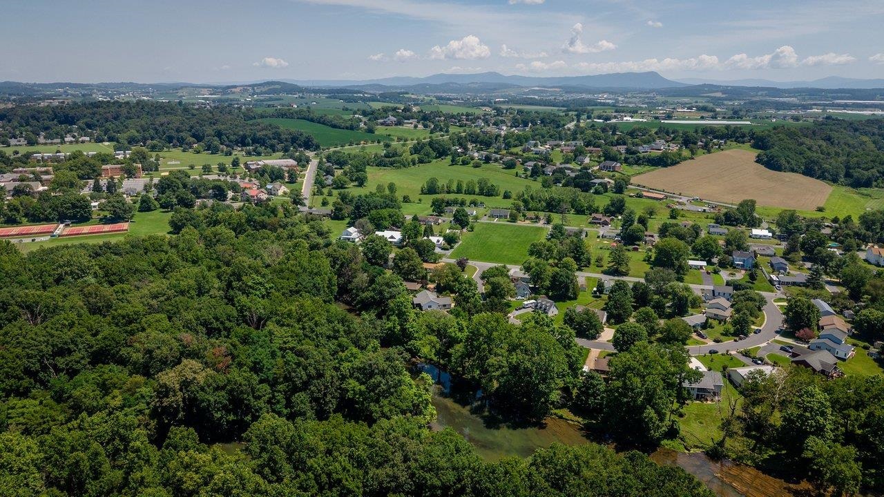 503 E RIVERSIDE DR, BRIDGEWATER, Virginia 22812, 3 Bedrooms Bedrooms, ,2 BathroomsBathrooms,Residential,503 E RIVERSIDE DR,679530 MLS # 679530 503 E RIVERSIDE DR, BRIDGEWATER, Virginia 22812, 3 Bedrooms Bedrooms, ,2 BathroomsBathrooms,Residential,503 E RIVERSIDE DR,679530 MLS # 679530