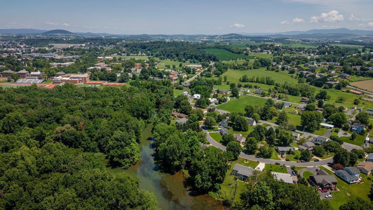503 E RIVERSIDE DR, BRIDGEWATER, Virginia 22812, 3 Bedrooms Bedrooms, ,2 BathroomsBathrooms,Residential,503 E RIVERSIDE DR,679530 MLS # 679530 503 E RIVERSIDE DR, BRIDGEWATER, Virginia 22812, 3 Bedrooms Bedrooms, ,2 BathroomsBathrooms,Residential,503 E RIVERSIDE DR,679530 MLS # 679530