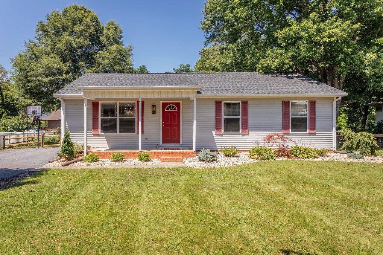 503 E RIVERSIDE DR, BRIDGEWATER, Virginia 22812, 3 Bedrooms Bedrooms, ,2 BathroomsBathrooms,Residential,503 E RIVERSIDE DR,679530 MLS # 679530 503 E RIVERSIDE DR, BRIDGEWATER, Virginia 22812, 3 Bedrooms Bedrooms, ,2 BathroomsBathrooms,Residential,503 E RIVERSIDE DR,679530 MLS # 679530