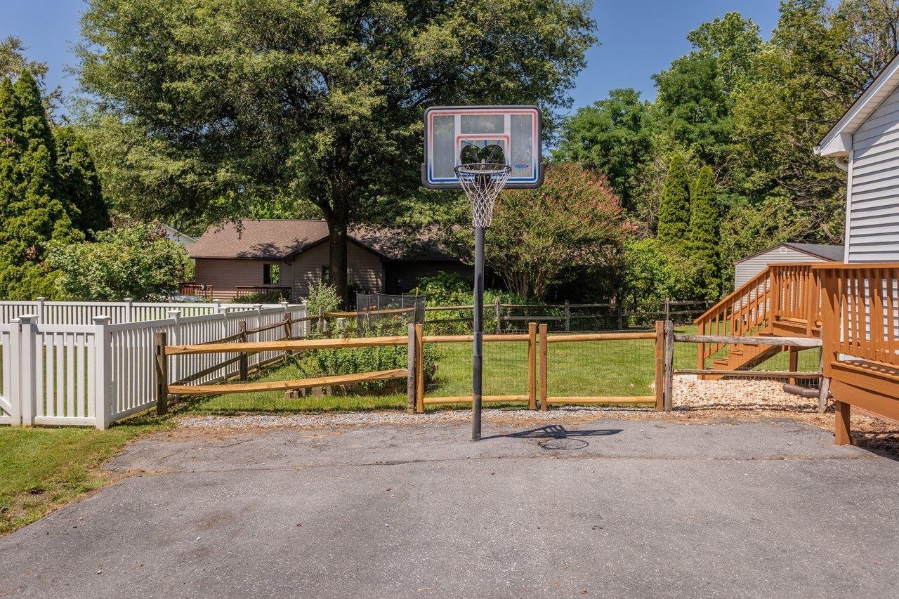 503 E RIVERSIDE DR, BRIDGEWATER, Virginia 22812, 3 Bedrooms Bedrooms, ,2 BathroomsBathrooms,Residential,503 E RIVERSIDE DR,679530 MLS # 679530 503 E RIVERSIDE DR, BRIDGEWATER, Virginia 22812, 3 Bedrooms Bedrooms, ,2 BathroomsBathrooms,Residential,503 E RIVERSIDE DR,679530 MLS # 679530