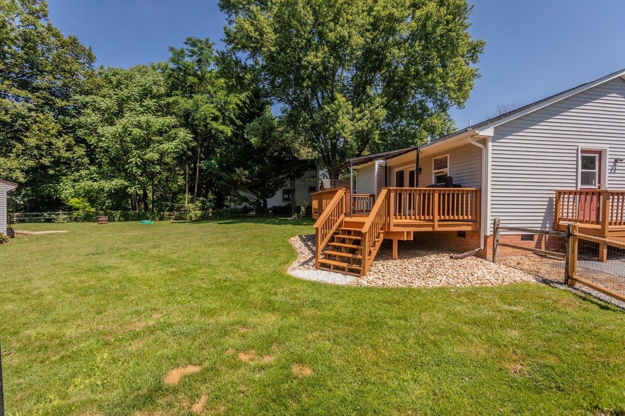 503 E RIVERSIDE DR, BRIDGEWATER, Virginia 22812, 3 Bedrooms Bedrooms, ,2 BathroomsBathrooms,Residential,503 E RIVERSIDE DR,679530 MLS # 679530 503 E RIVERSIDE DR, BRIDGEWATER, Virginia 22812, 3 Bedrooms Bedrooms, ,2 BathroomsBathrooms,Residential,503 E RIVERSIDE DR,679530 MLS # 679530