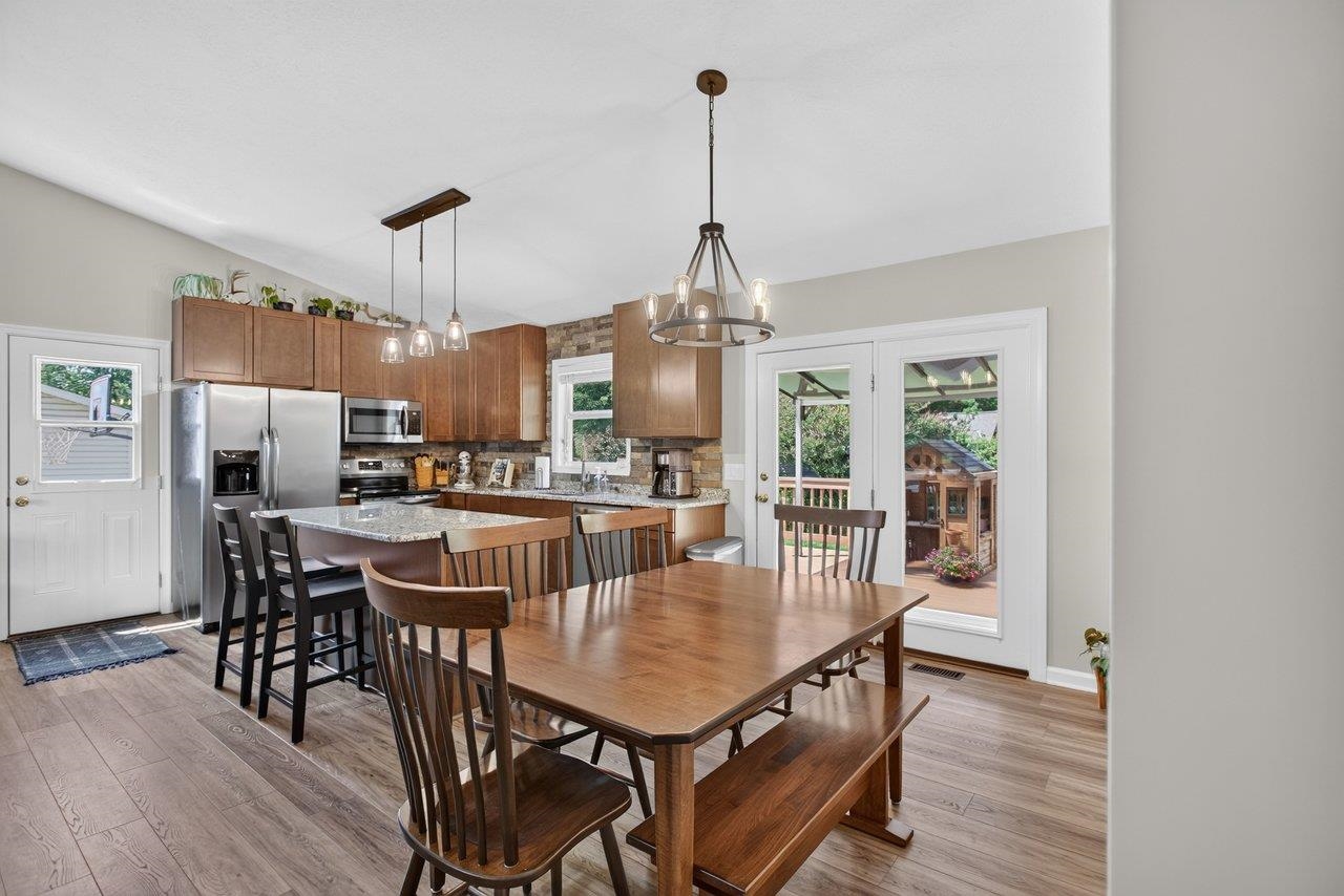 503 E RIVERSIDE DR, BRIDGEWATER, Virginia 22812, 3 Bedrooms Bedrooms, ,2 BathroomsBathrooms,Residential,503 E RIVERSIDE DR,679530 MLS # 679530 503 E RIVERSIDE DR, BRIDGEWATER, Virginia 22812, 3 Bedrooms Bedrooms, ,2 BathroomsBathrooms,Residential,503 E RIVERSIDE DR,679530 MLS # 679530