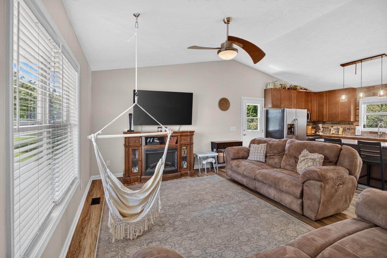 503 E RIVERSIDE DR, BRIDGEWATER, Virginia 22812, 3 Bedrooms Bedrooms, ,2 BathroomsBathrooms,Residential,503 E RIVERSIDE DR,679530 MLS # 679530 503 E RIVERSIDE DR, BRIDGEWATER, Virginia 22812, 3 Bedrooms Bedrooms, ,2 BathroomsBathrooms,Residential,503 E RIVERSIDE DR,679530 MLS # 679530