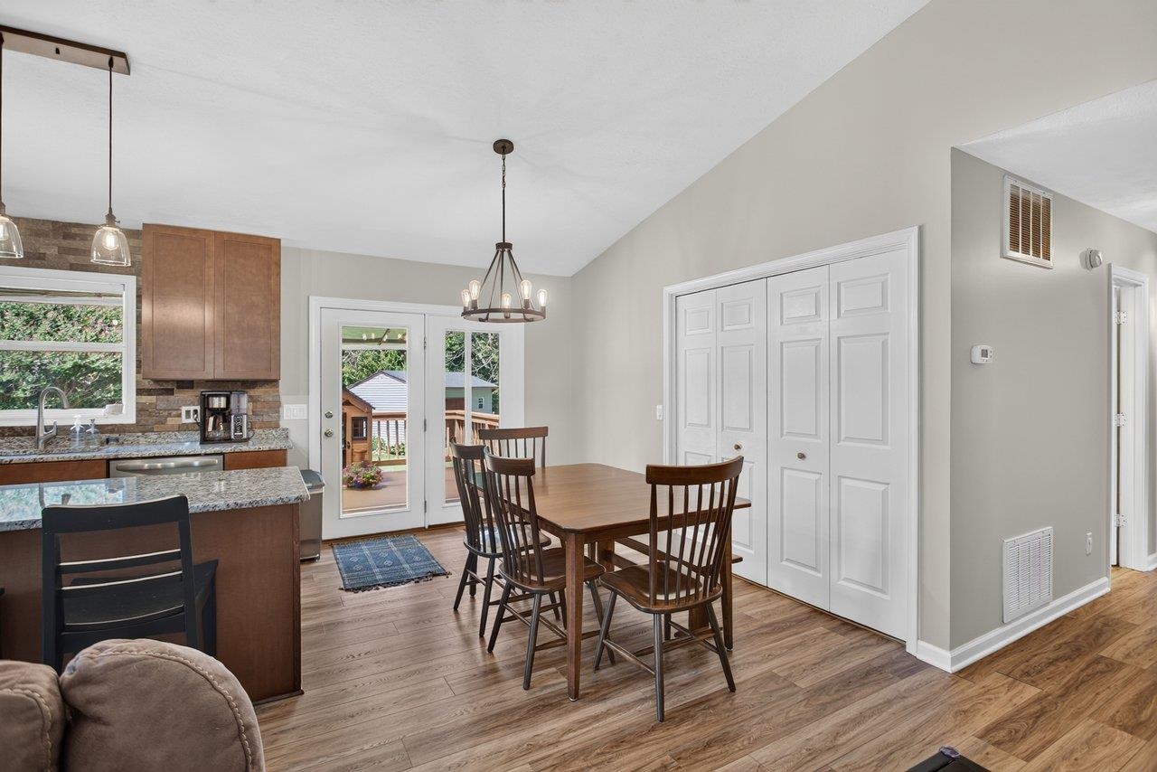 503 E RIVERSIDE DR, BRIDGEWATER, Virginia 22812, 3 Bedrooms Bedrooms, ,2 BathroomsBathrooms,Residential,503 E RIVERSIDE DR,679530 MLS # 679530 503 E RIVERSIDE DR, BRIDGEWATER, Virginia 22812, 3 Bedrooms Bedrooms, ,2 BathroomsBathrooms,Residential,503 E RIVERSIDE DR,679530 MLS # 679530