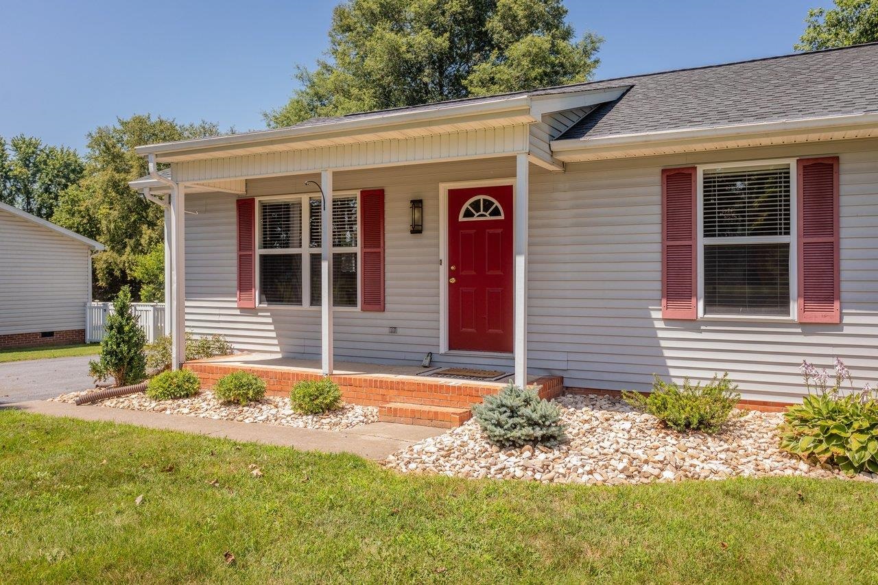 503 E RIVERSIDE DR, BRIDGEWATER, Virginia 22812, 3 Bedrooms Bedrooms, ,2 BathroomsBathrooms,Residential,503 E RIVERSIDE DR,679530 MLS # 679530 503 E RIVERSIDE DR, BRIDGEWATER, Virginia 22812, 3 Bedrooms Bedrooms, ,2 BathroomsBathrooms,Residential,503 E RIVERSIDE DR,679530 MLS # 679530