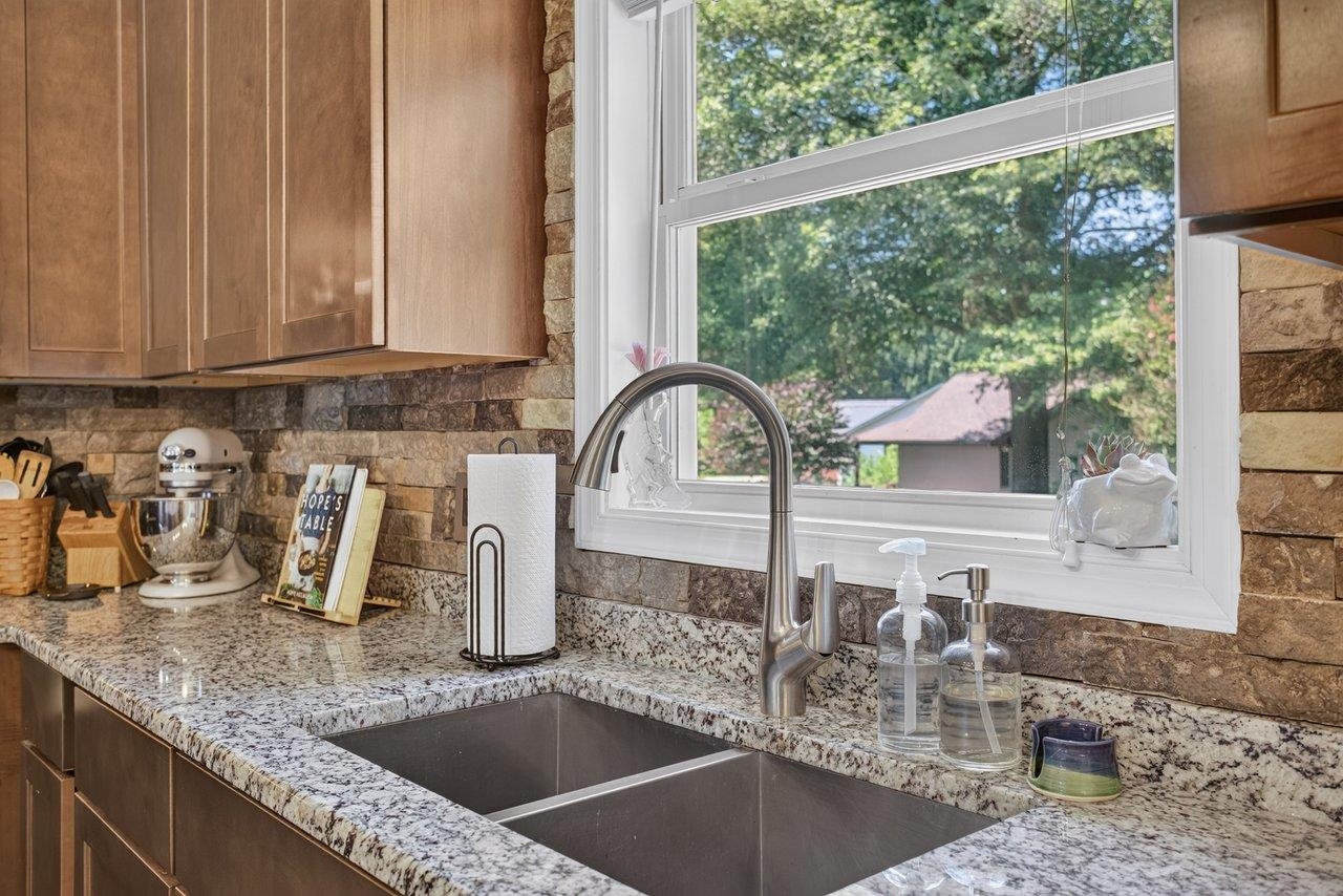 503 E RIVERSIDE DR, BRIDGEWATER, Virginia 22812, 3 Bedrooms Bedrooms, ,2 BathroomsBathrooms,Residential,503 E RIVERSIDE DR,679530 MLS # 679530 503 E RIVERSIDE DR, BRIDGEWATER, Virginia 22812, 3 Bedrooms Bedrooms, ,2 BathroomsBathrooms,Residential,503 E RIVERSIDE DR,679530 MLS # 679530