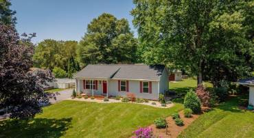 503 E RIVERSIDE DR, BRIDGEWATER, Virginia 22812, 3 Bedrooms Bedrooms, ,2 BathroomsBathrooms,Residential,503 E RIVERSIDE DR,679530 MLS # 679530