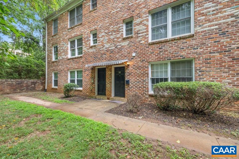 2527 HYDRAULIC RD, CHARLOTTESVILLE, Virginia 22901, 1 Bedroom Bedrooms, ,1 BathroomBathrooms,Residential,2527 HYDRAULIC RD,679531 MLS # 679531 2527 HYDRAULIC RD, CHARLOTTESVILLE, Virginia 22901, 1 Bedroom Bedrooms, ,1 BathroomBathrooms,Residential,2527 HYDRAULIC RD,679531 MLS # 679531