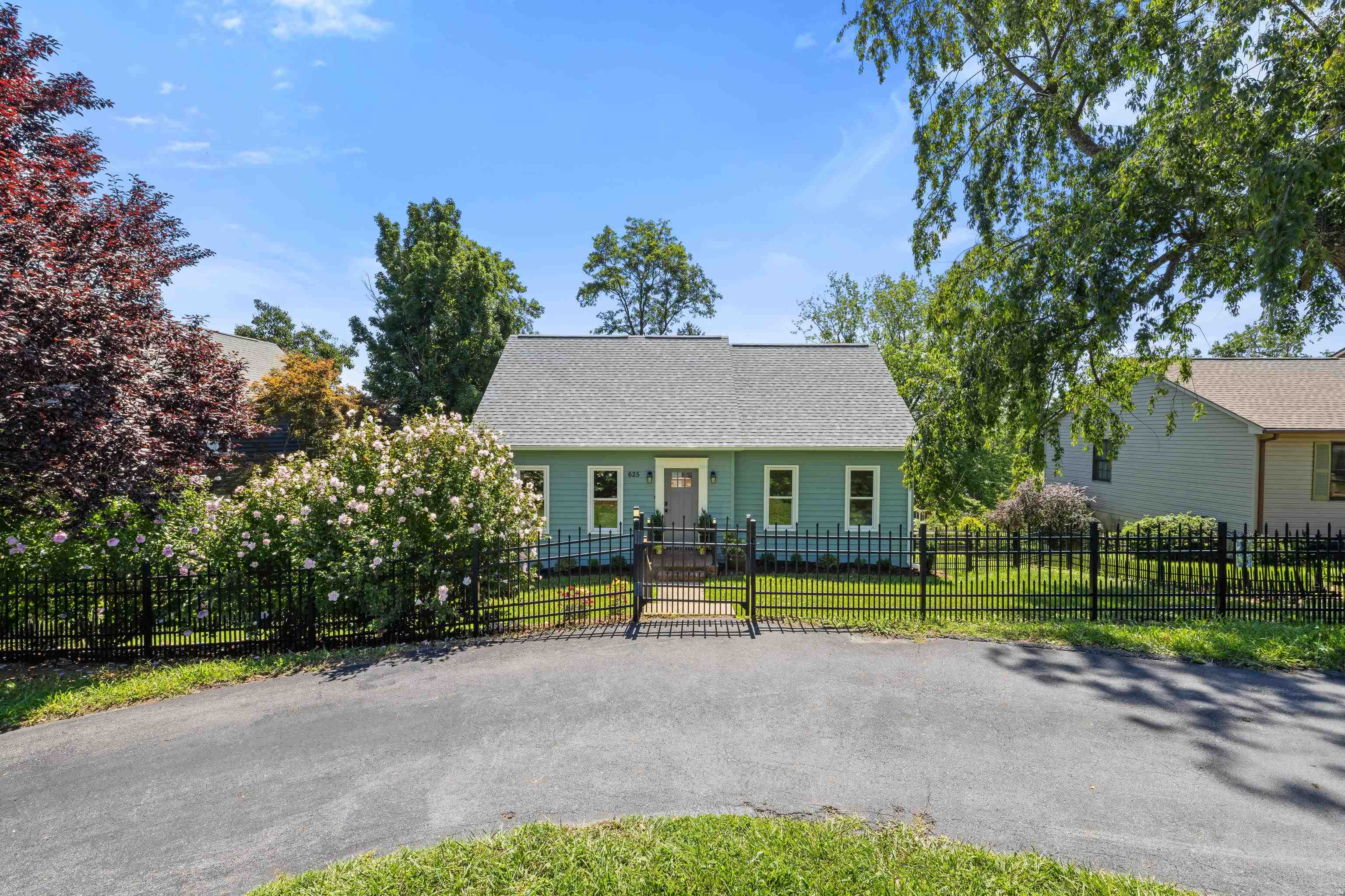 625 ESSEX DR, STAUNTON, Virginia 24401, 3 Bedrooms Bedrooms, ,2 BathroomsBathrooms,Residential,625 ESSEX DR,679533 MLS # 679533 625 ESSEX DR, STAUNTON, Virginia 24401, 3 Bedrooms Bedrooms, ,2 BathroomsBathrooms,Residential,625 ESSEX DR,679533 MLS # 679533