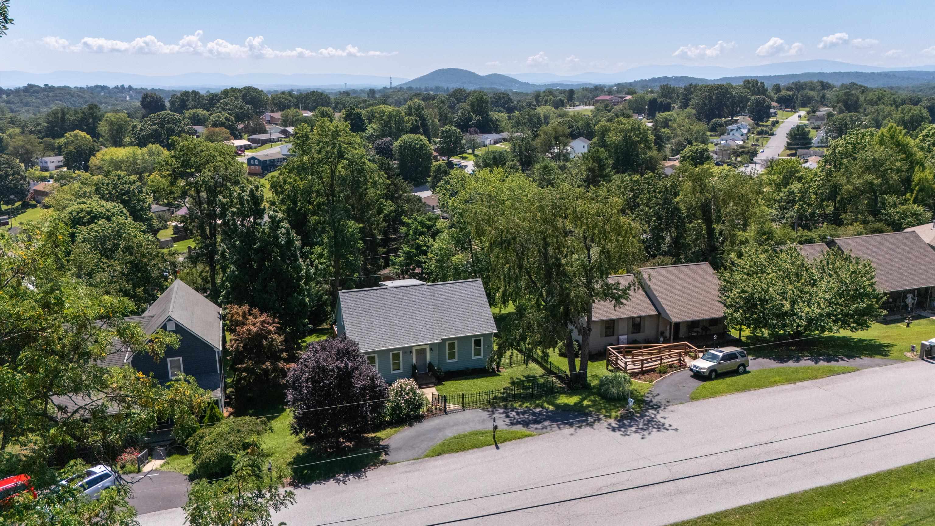 625 ESSEX DR, STAUNTON, Virginia 24401, 3 Bedrooms Bedrooms, ,2 BathroomsBathrooms,Residential,625 ESSEX DR,679533 MLS # 679533 625 ESSEX DR, STAUNTON, Virginia 24401, 3 Bedrooms Bedrooms, ,2 BathroomsBathrooms,Residential,625 ESSEX DR,679533 MLS # 679533