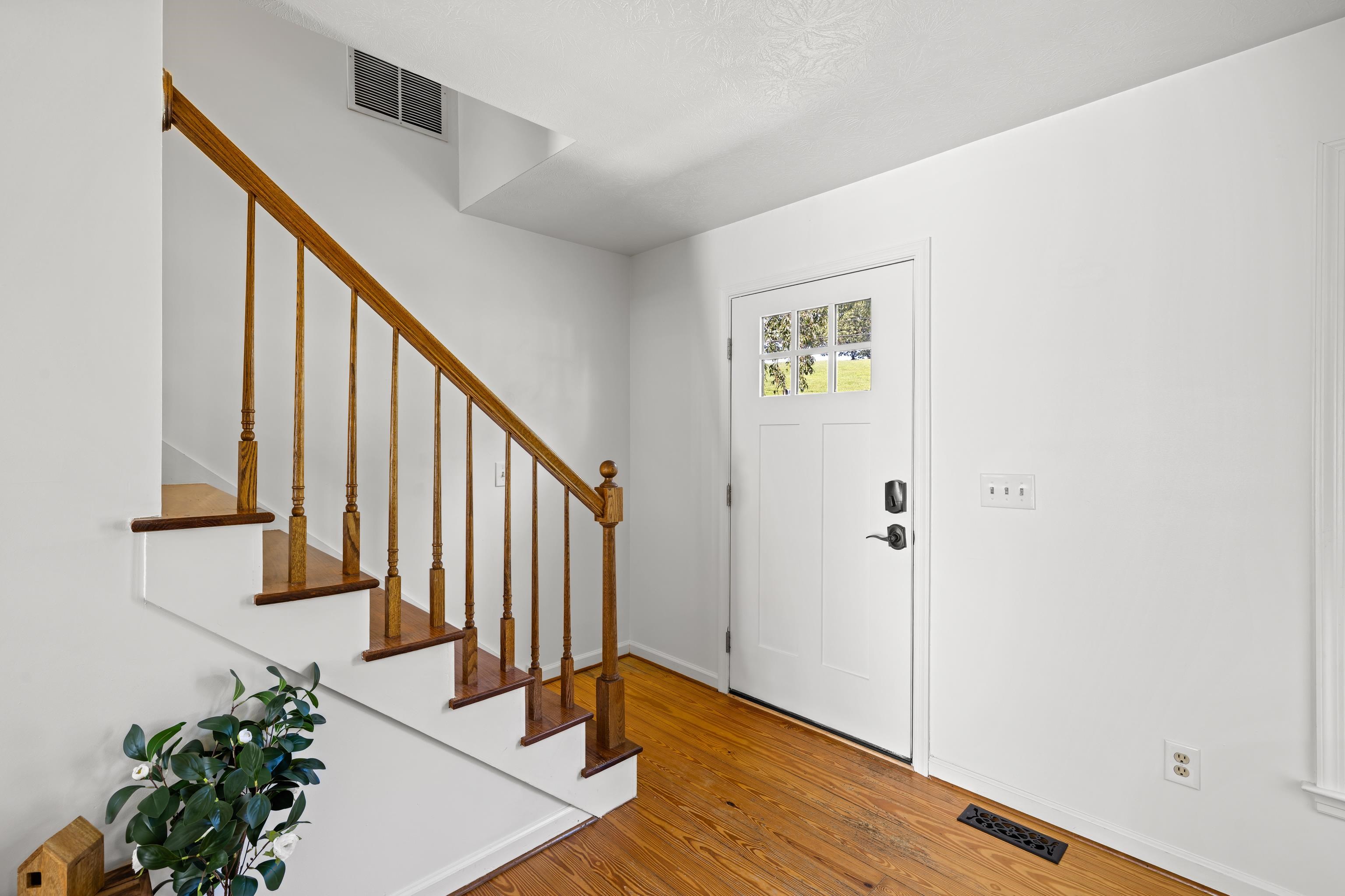 625 ESSEX DR, STAUNTON, Virginia 24401, 3 Bedrooms Bedrooms, ,2 BathroomsBathrooms,Residential,625 ESSEX DR,679533 MLS # 679533 625 ESSEX DR, STAUNTON, Virginia 24401, 3 Bedrooms Bedrooms, ,2 BathroomsBathrooms,Residential,625 ESSEX DR,679533 MLS # 679533