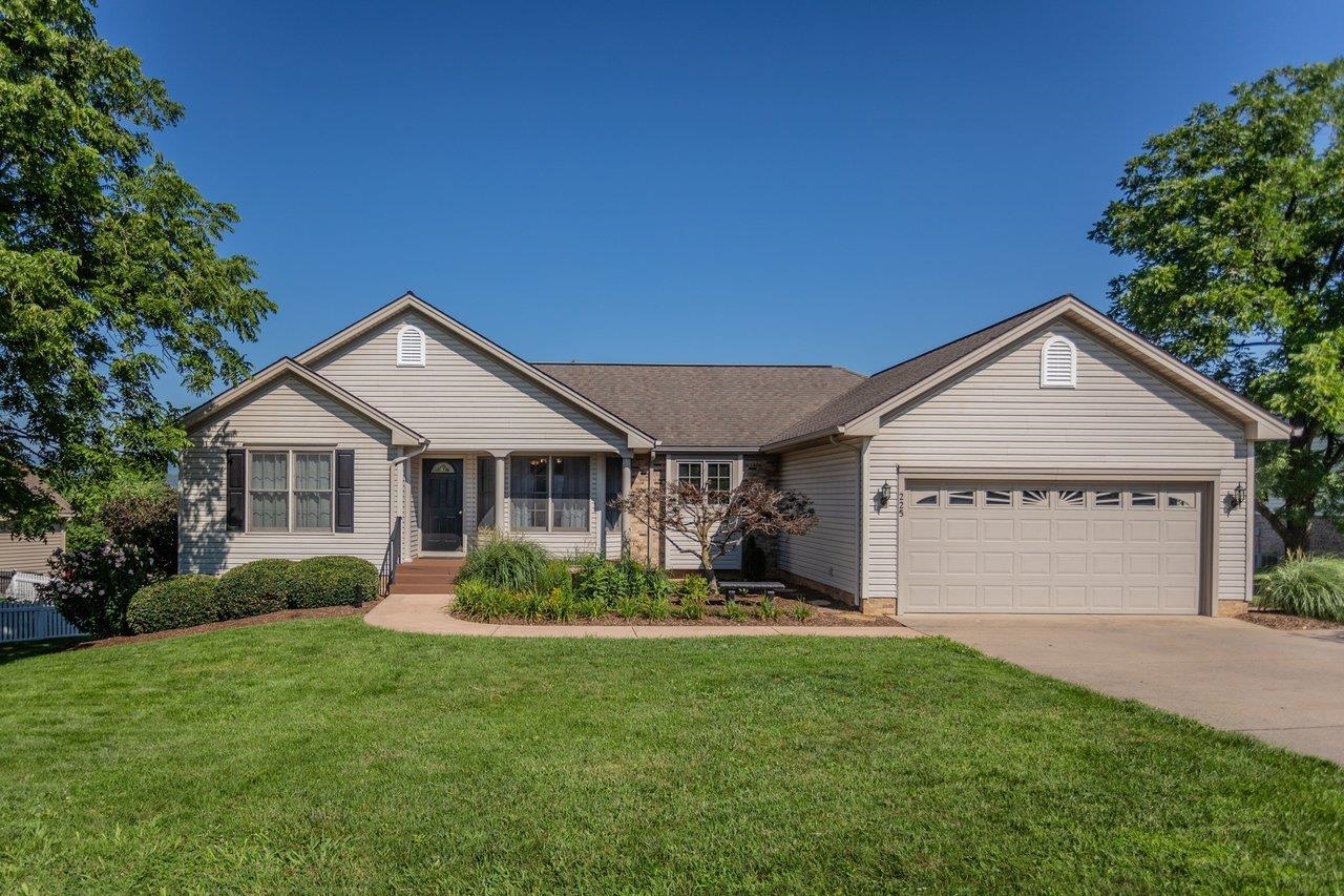 225 WALNUT DR, BROADWAY, Virginia 22815, 4 Bedrooms Bedrooms, ,3 BathroomsBathrooms,Residential,225 WALNUT DR,679534 MLS # 679534