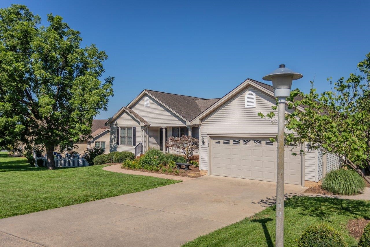 225 WALNUT DR, BROADWAY, Virginia 22815, 4 Bedrooms Bedrooms, ,3 BathroomsBathrooms,Residential,225 WALNUT DR,679534 MLS # 679534
