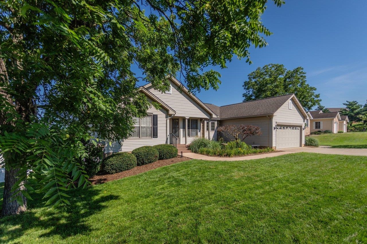 225 WALNUT DR, BROADWAY, Virginia 22815, 4 Bedrooms Bedrooms, ,3 BathroomsBathrooms,Residential,225 WALNUT DR,679534 MLS # 679534