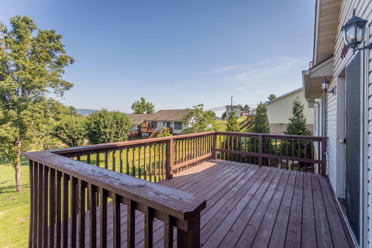 225 WALNUT DR, BROADWAY, Virginia 22815, 4 Bedrooms Bedrooms, ,3 BathroomsBathrooms,Residential,225 WALNUT DR,679534 MLS # 679534