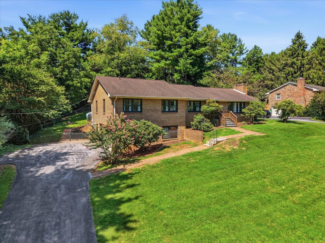 1060 GLENWOOD BLVD, WAYNESBORO, Virginia 22980, 4 Bedrooms Bedrooms, ,2 BathroomsBathrooms,Residential,1060 GLENWOOD BLVD,679552 MLS # 679552 1060 GLENWOOD BLVD, WAYNESBORO, Virginia 22980, 4 Bedrooms Bedrooms, ,2 BathroomsBathrooms,Residential,1060 GLENWOOD BLVD,679552 MLS # 679552