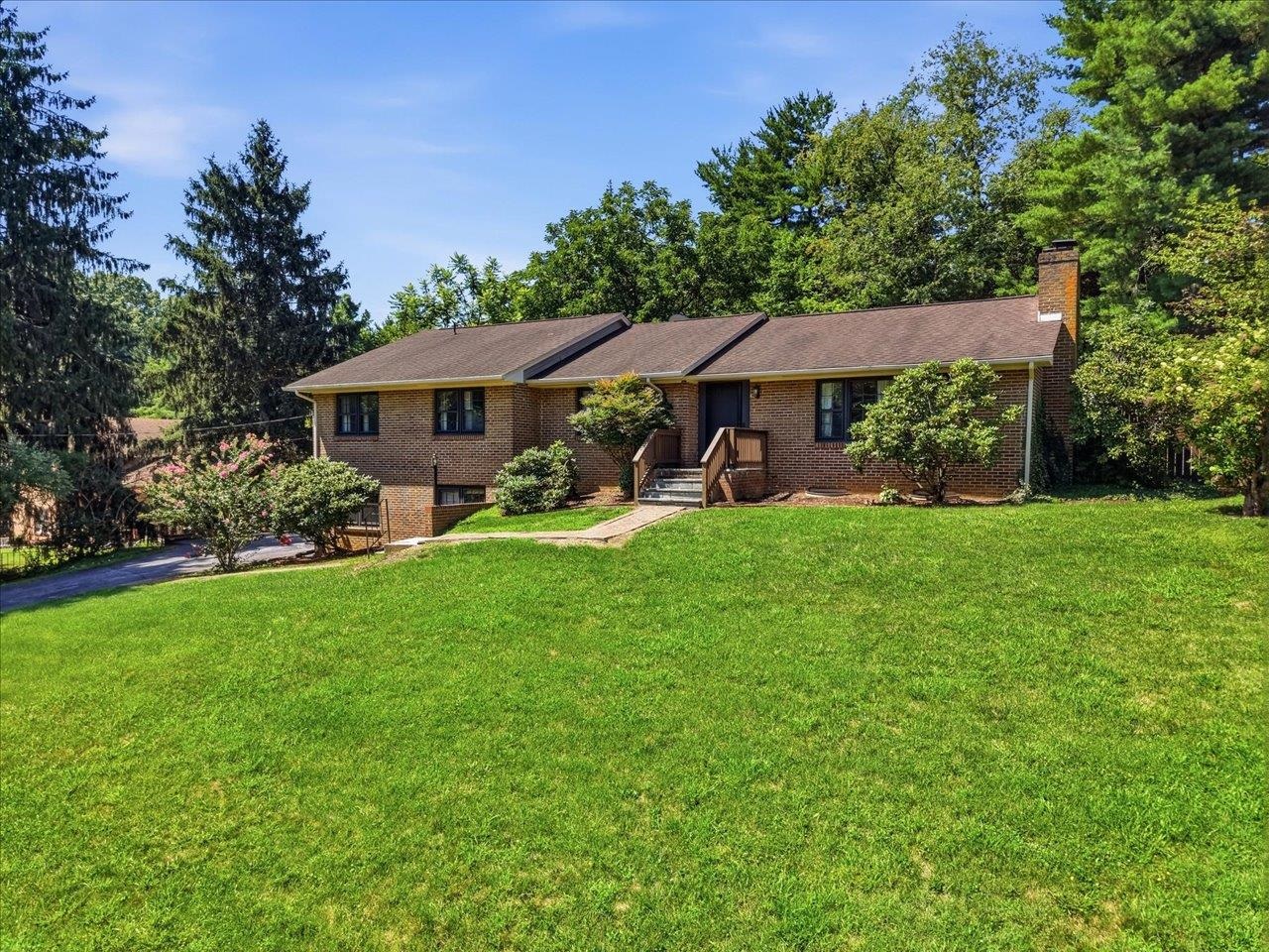 1060 GLENWOOD BLVD, WAYNESBORO, Virginia 22980, 4 Bedrooms Bedrooms, ,2 BathroomsBathrooms,Residential,1060 GLENWOOD BLVD,679552 MLS # 679552 1060 GLENWOOD BLVD, WAYNESBORO, Virginia 22980, 4 Bedrooms Bedrooms, ,2 BathroomsBathrooms,Residential,1060 GLENWOOD BLVD,679552 MLS # 679552